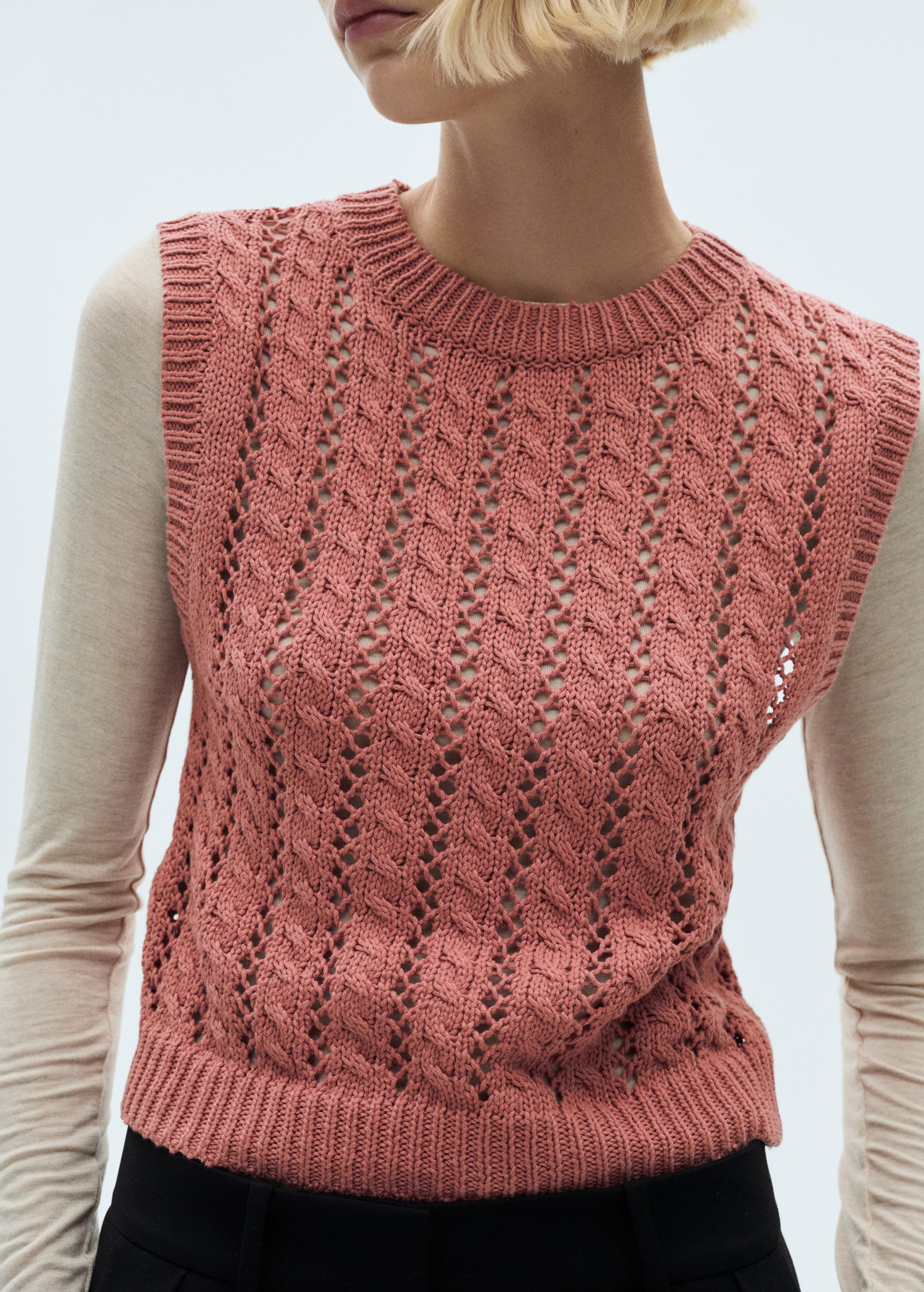 Knitted gilet with openwork details - Details of the article 6