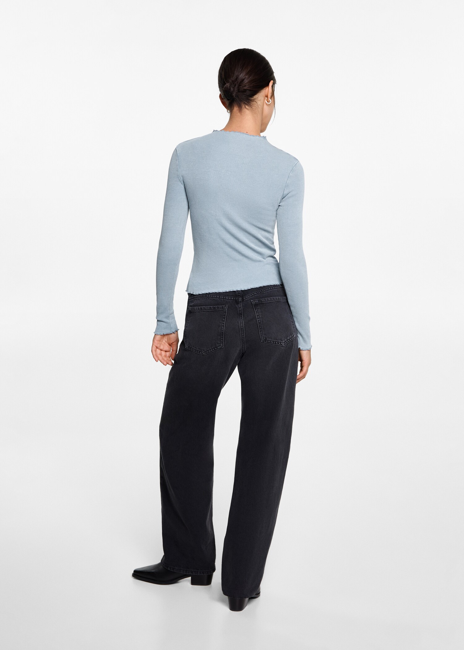 Long-sleeved t-shirt with decorative seams - Reverse of the article