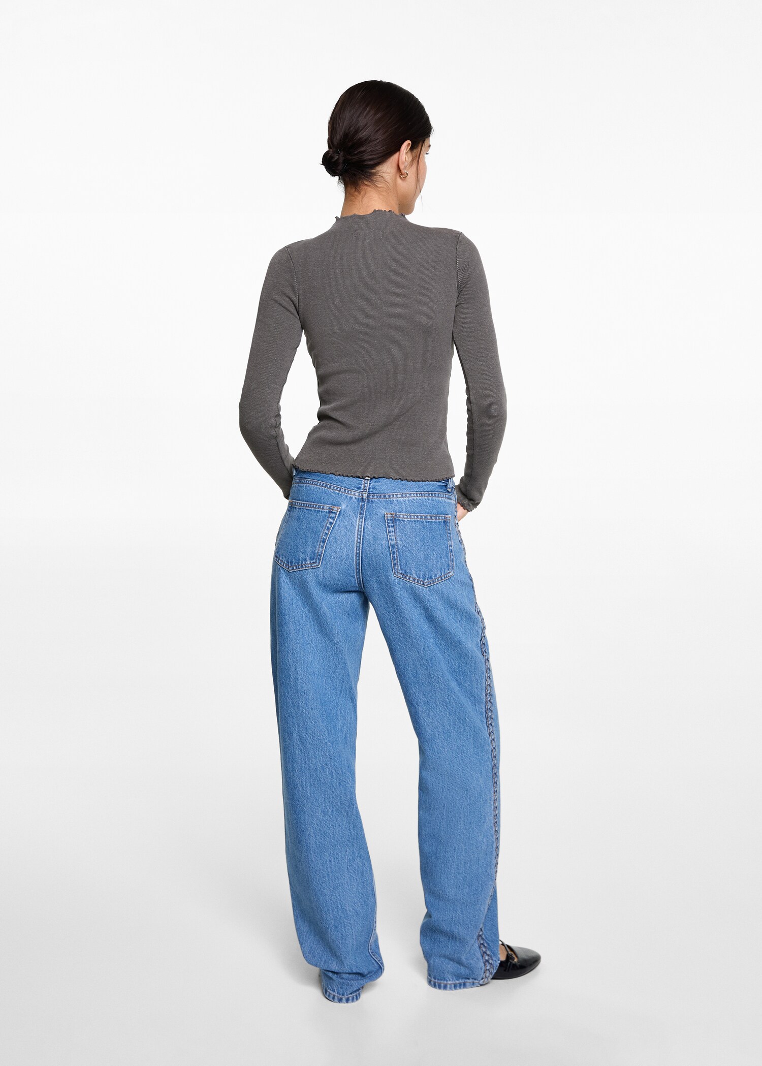 Long-sleeved t-shirt with decorative seams - Reverse of the article