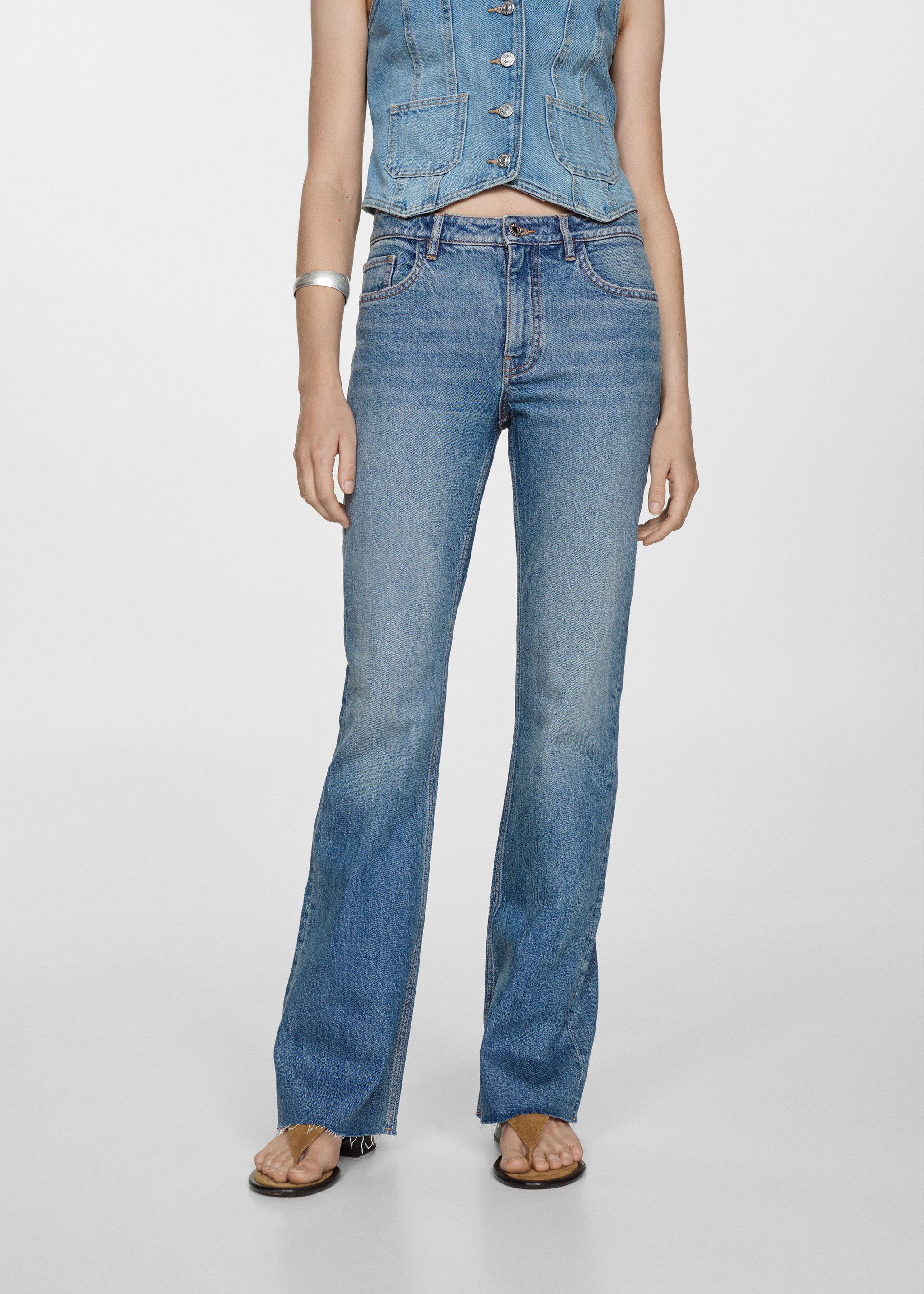 Medium-rise flared jeans  - Medium plane