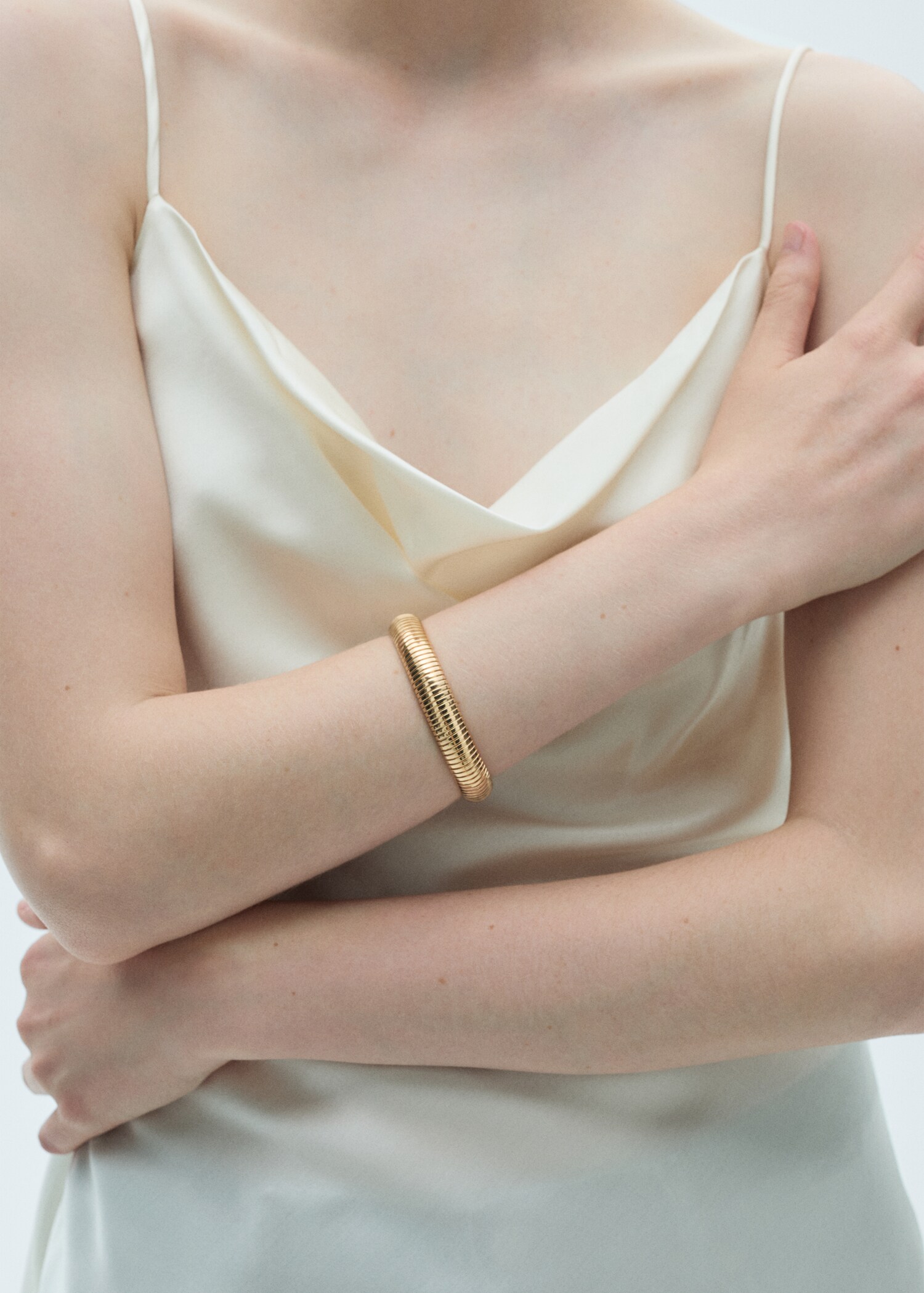 Rigid textured bracelet - Details of the article 9