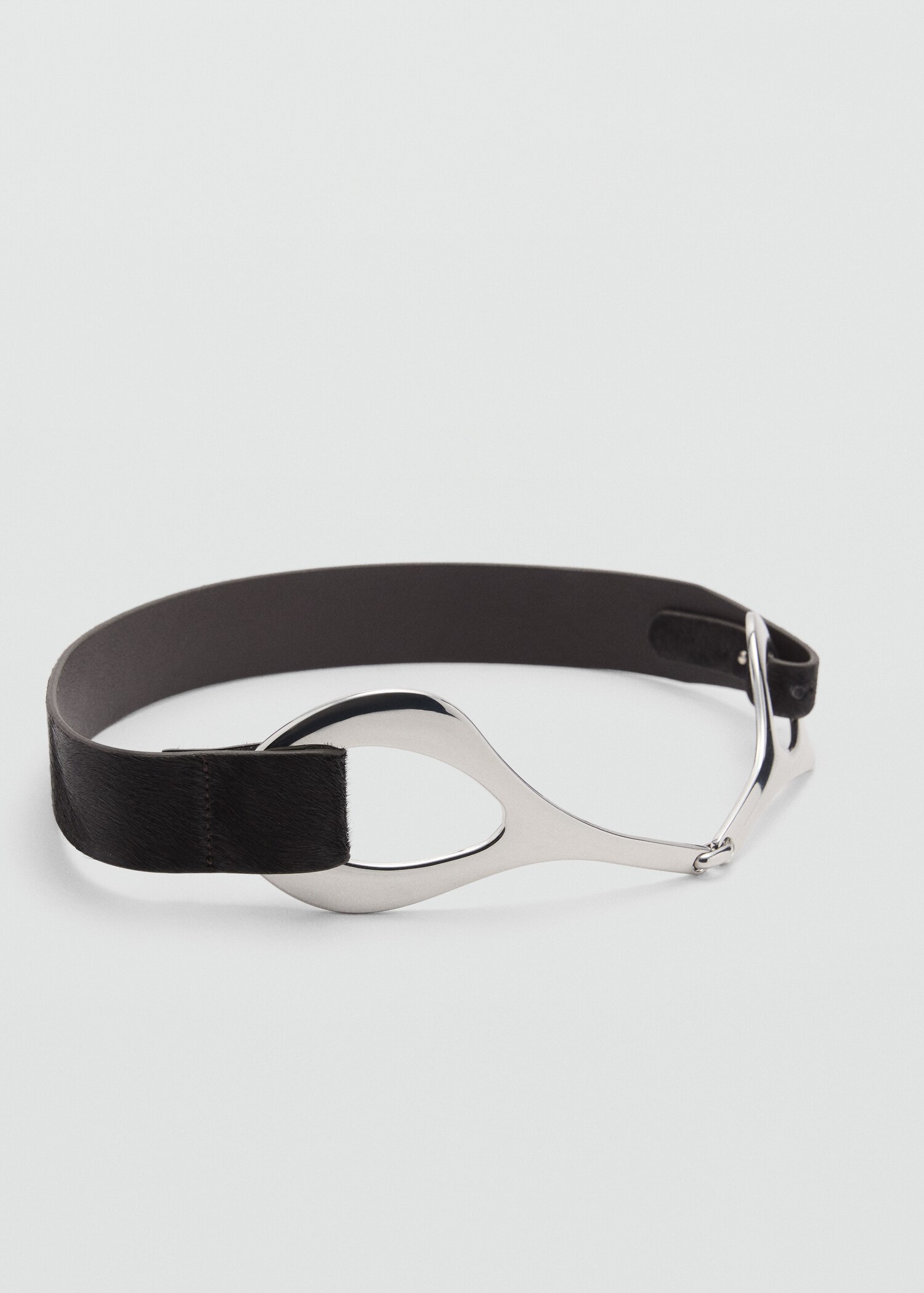 Ceinture en cuir fermeture métallique - Plan moyen