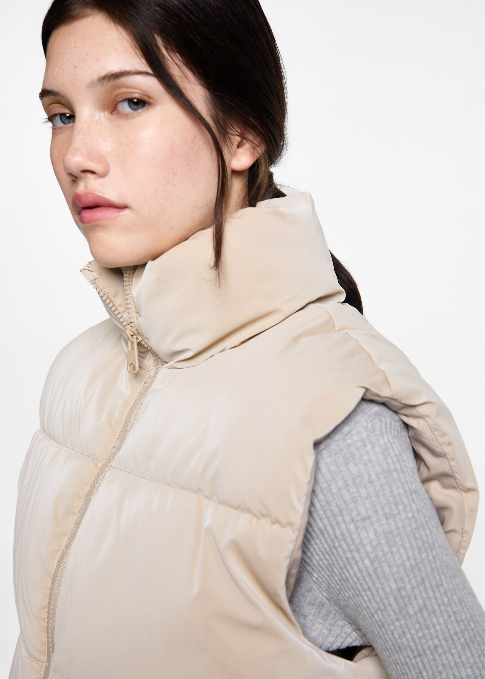 Quilted gilet with pockets - Details of the article 1