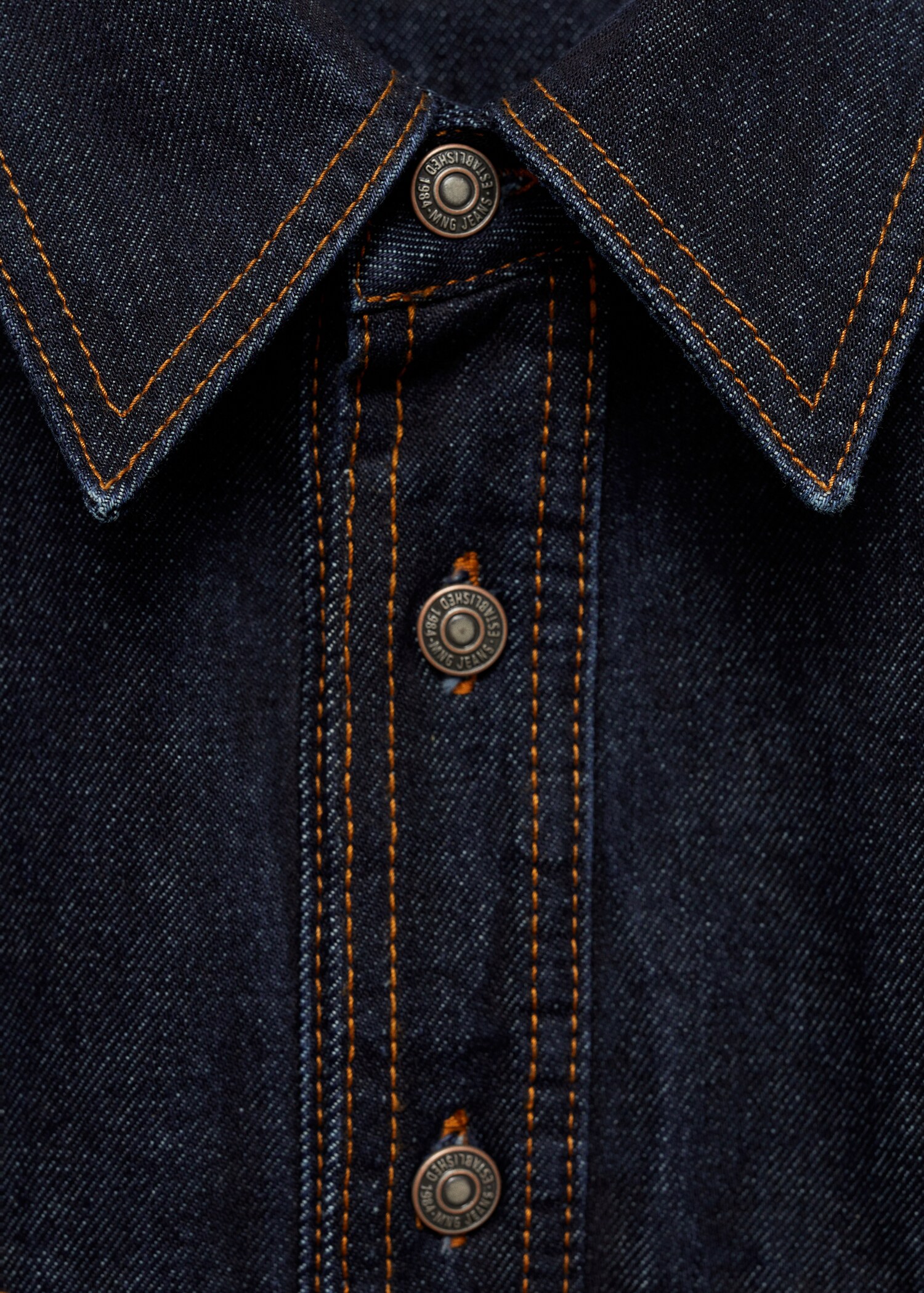 Denim shirt with seams - Details of the article 8
