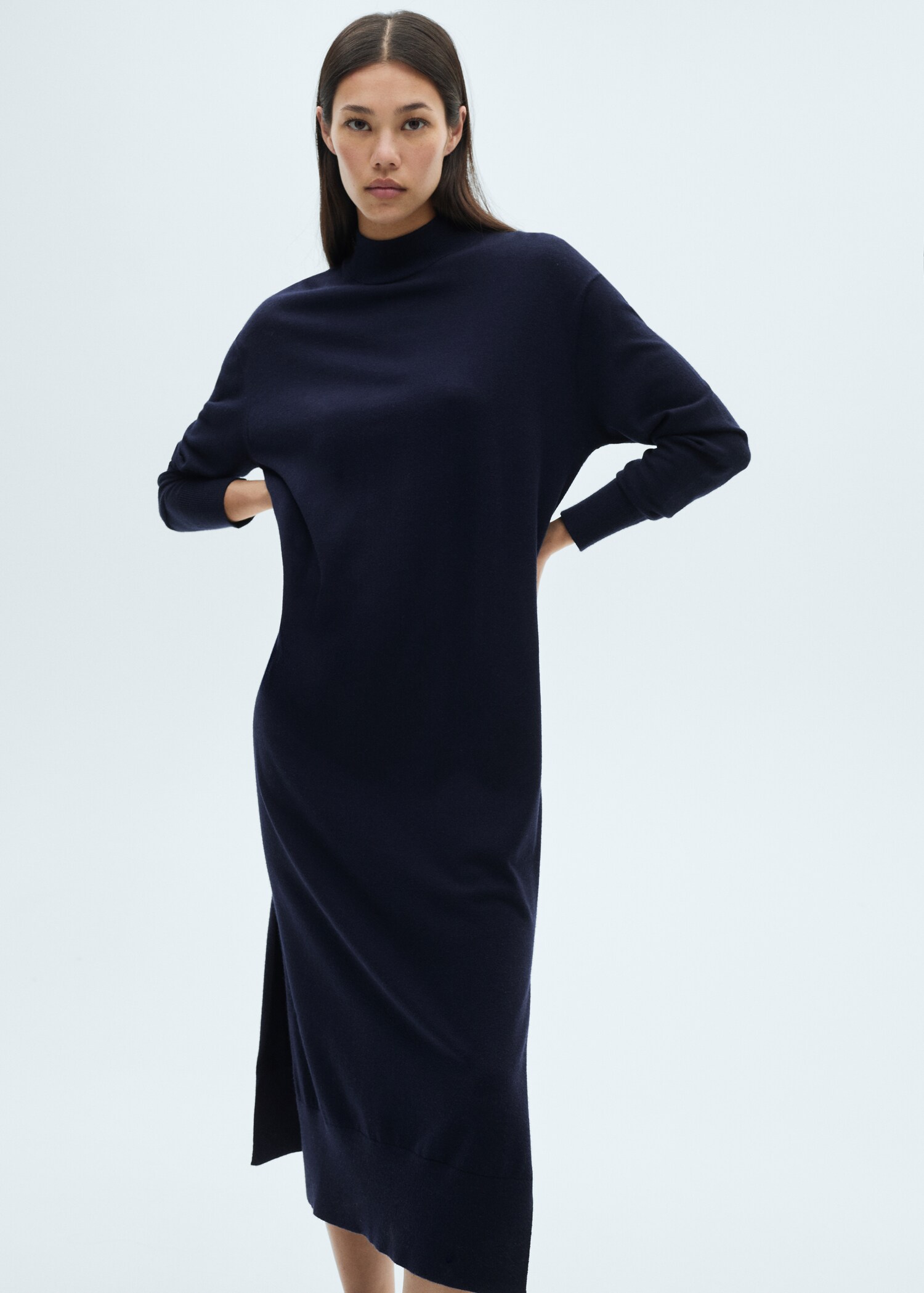 Round-neck knitted dress - Medium plane