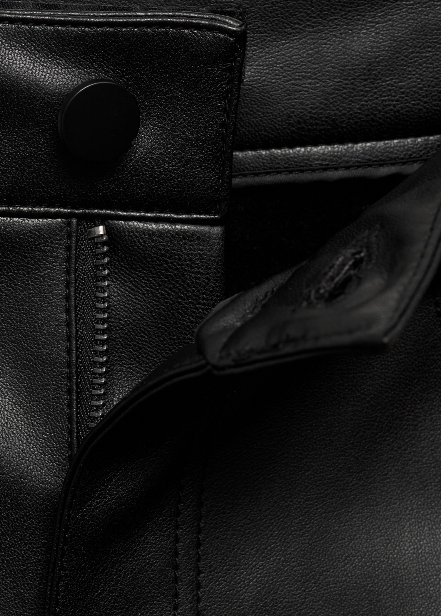 Pantalón recto efecto piel - Detalle del artículo 0