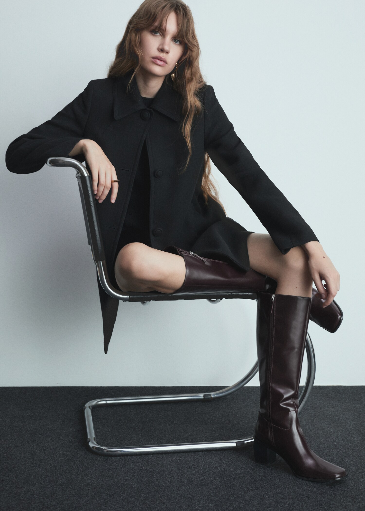 Straight-fit coat with buttons - Details of the article 2
