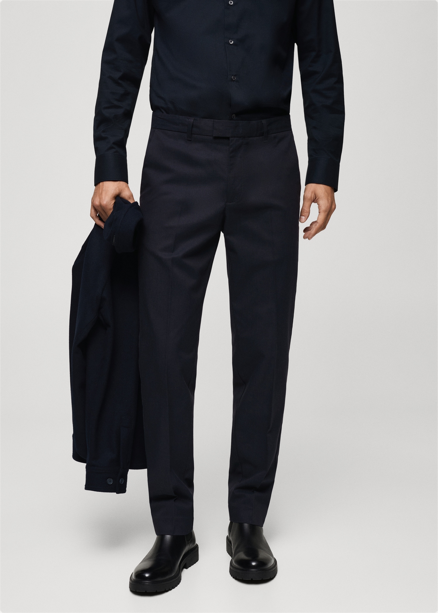 Брюки regular fit из хлопка - Средний план