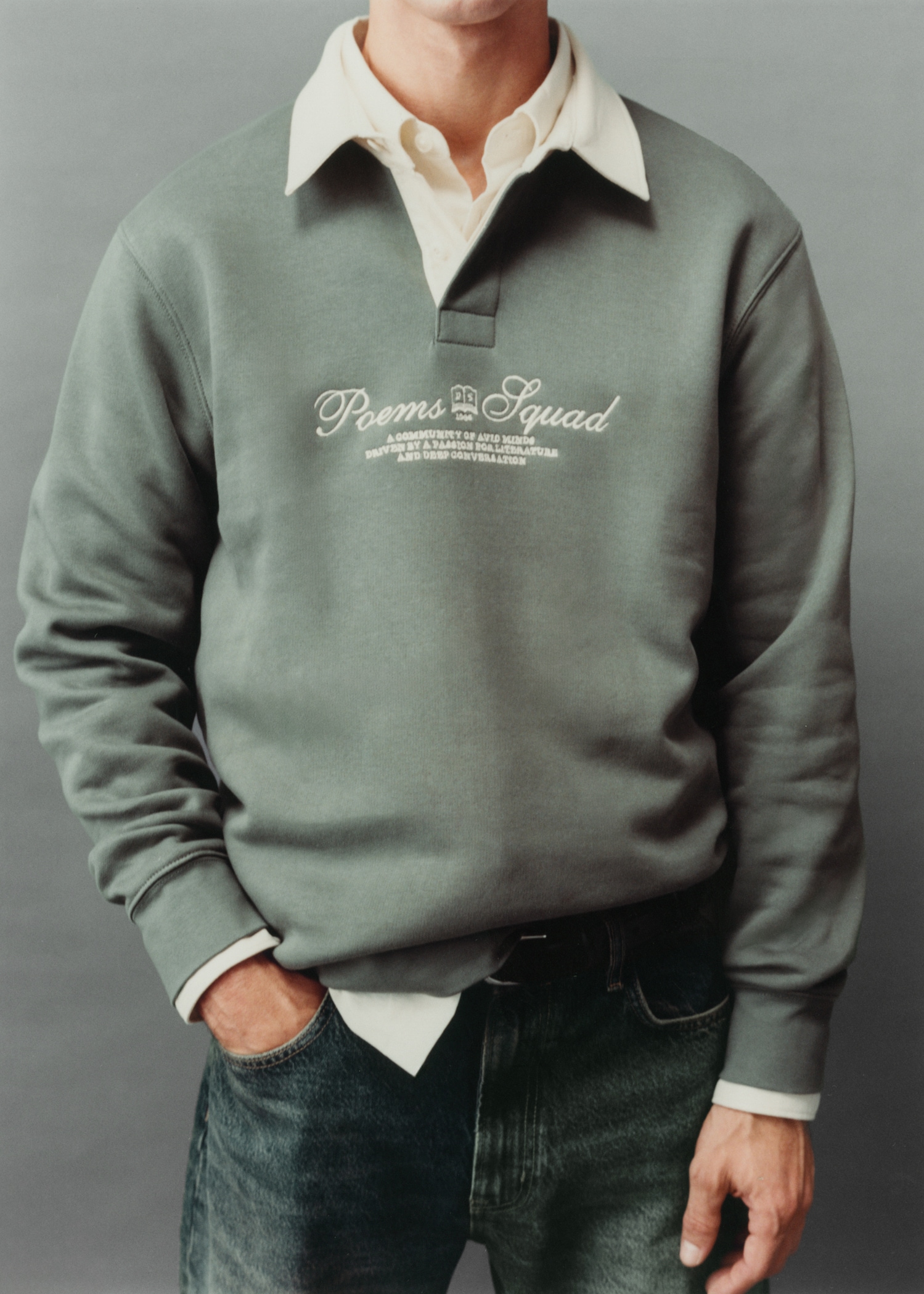 Polo sweatshirt with front text - Details of the article 3