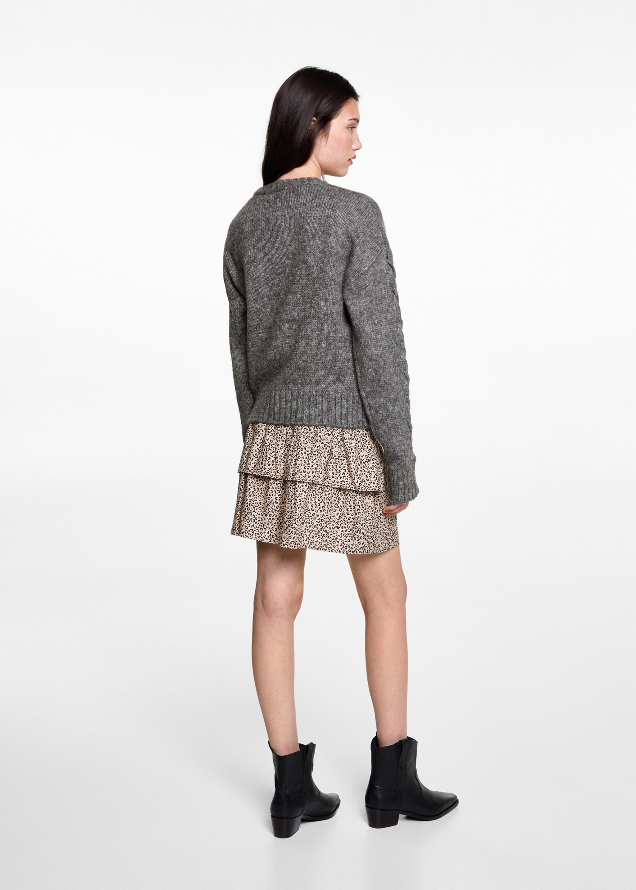 Braided sleeve sweater - Reverse of the article
