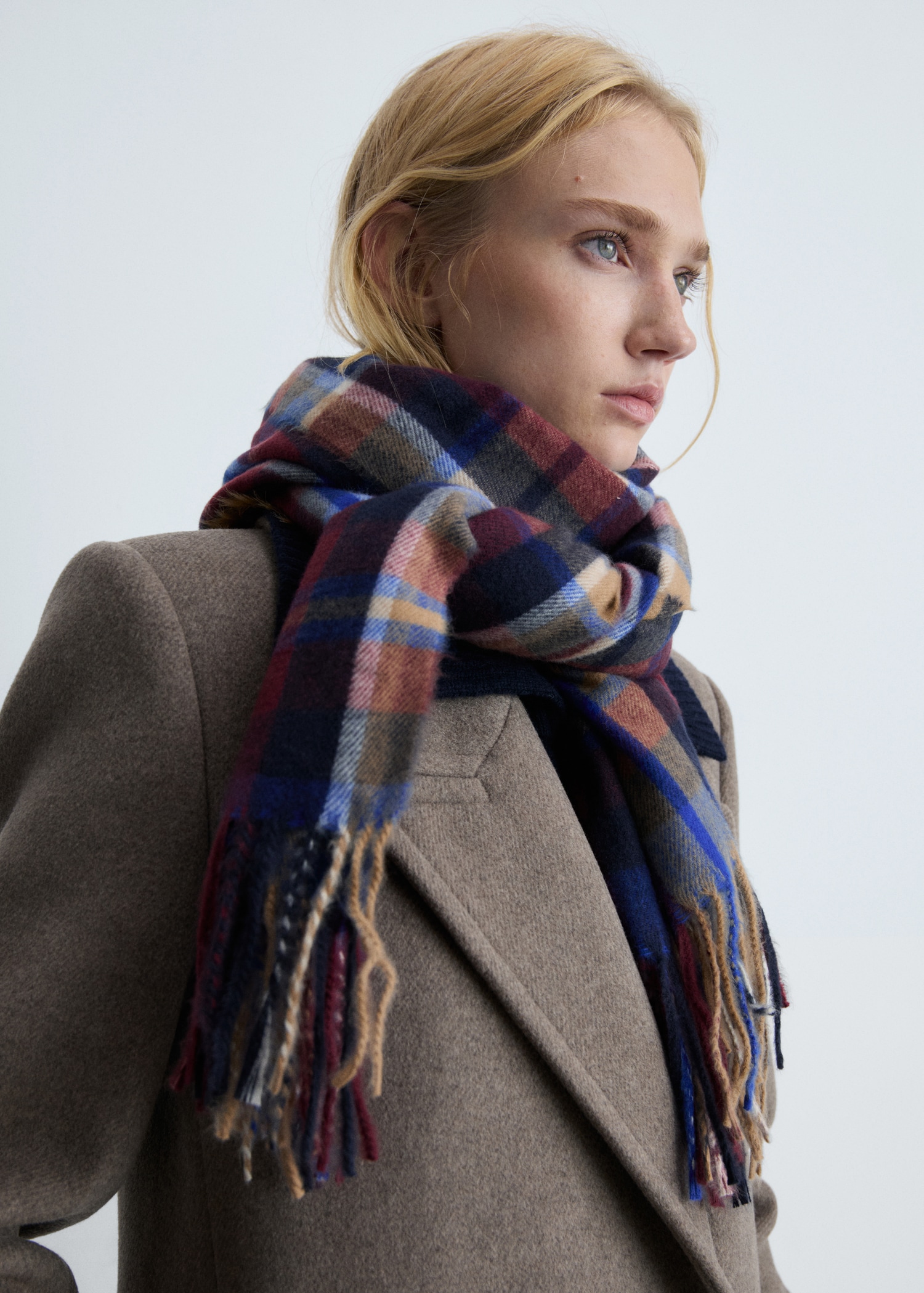 Check scarf with fringed ends - Détail de l'article 9