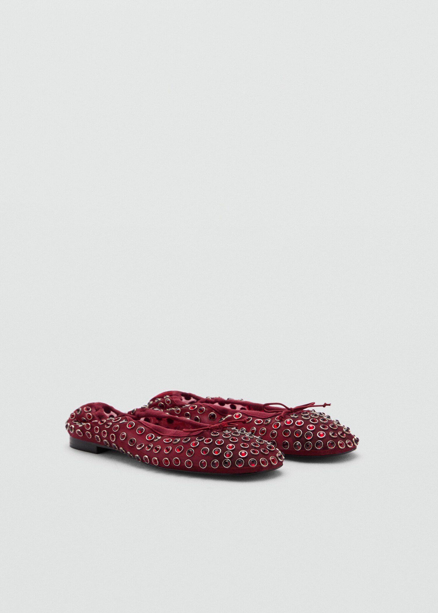 Ballerines cloutées maille filet - Plan moyen