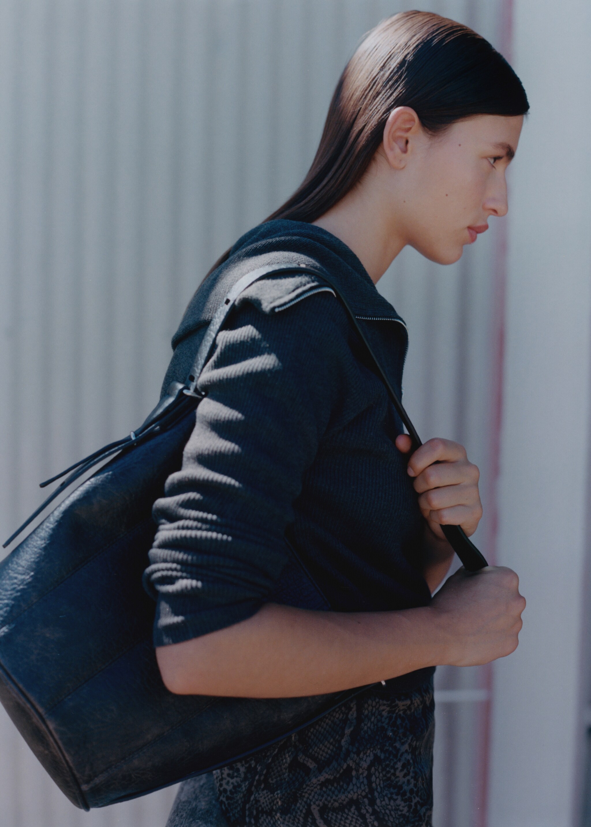 Leather effect bucket bag - Details of the article 6, Brown. Ref: 77046002-00.