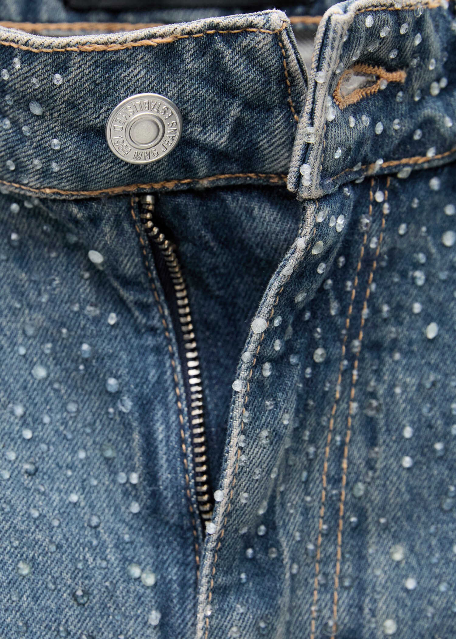 Straight jeans with rhinestone detail - Details of the article 8