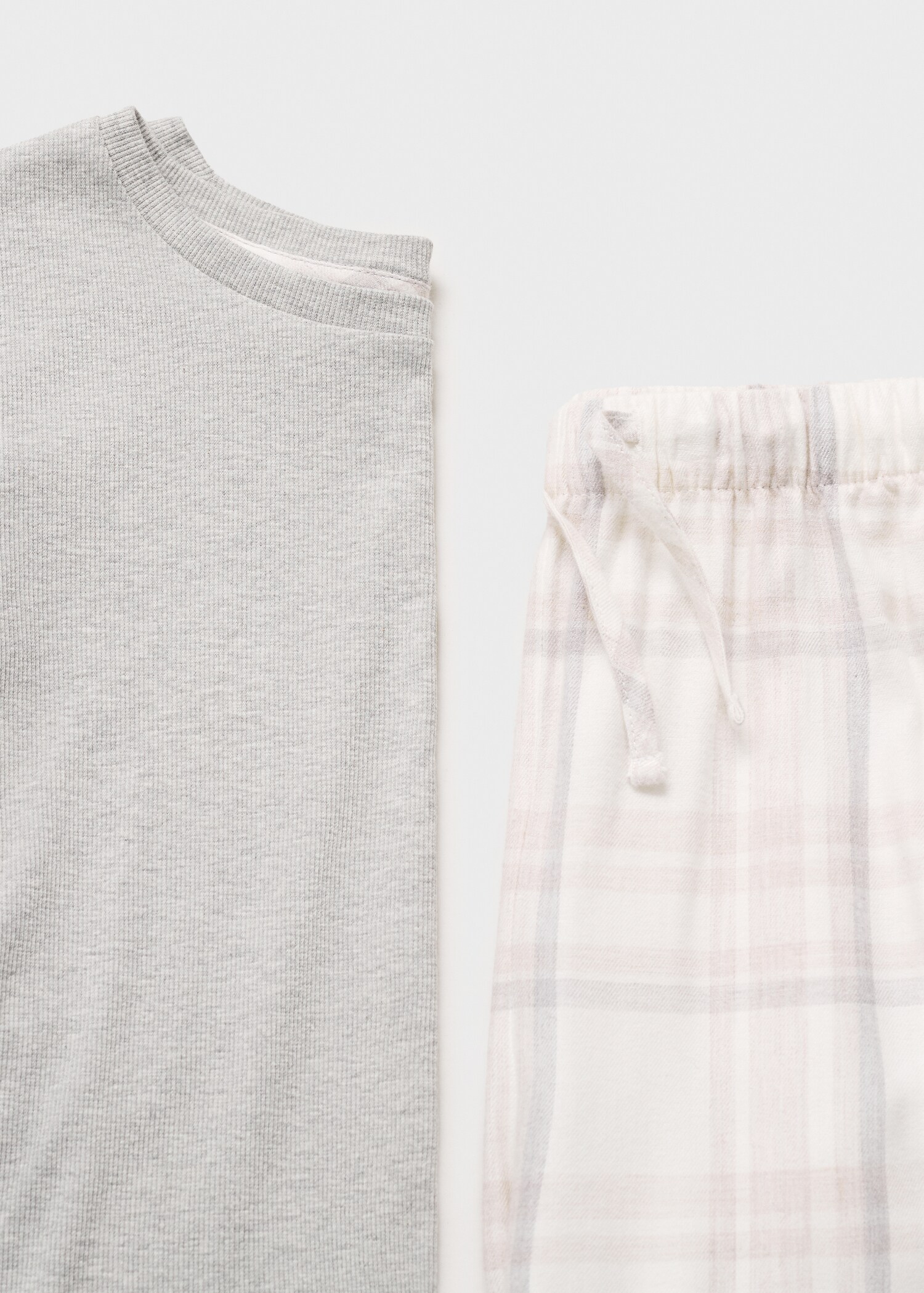 Checked cotton pyjamas - Details of the article 8