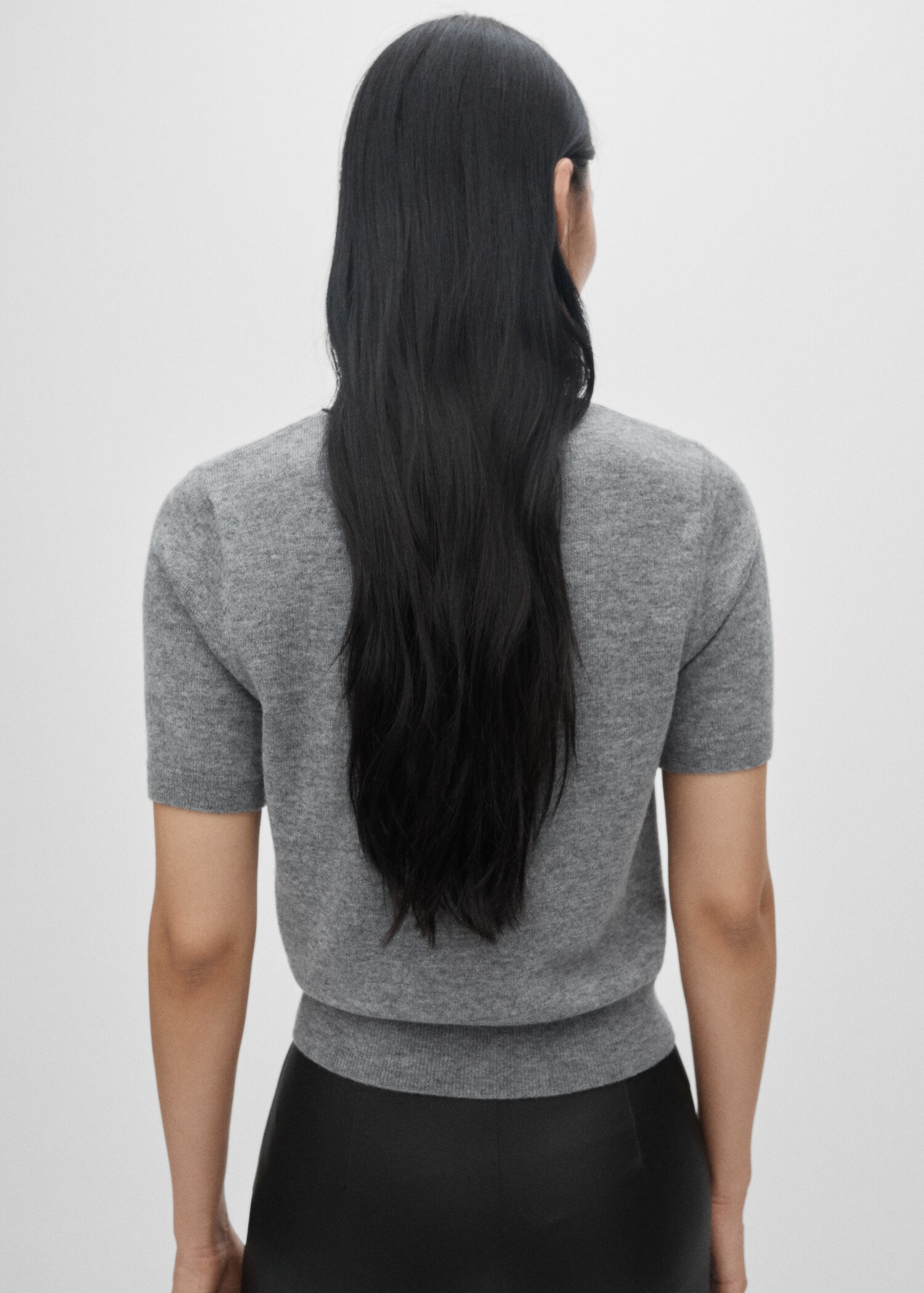 Short-sleeved wool sweater - Reverse of the article