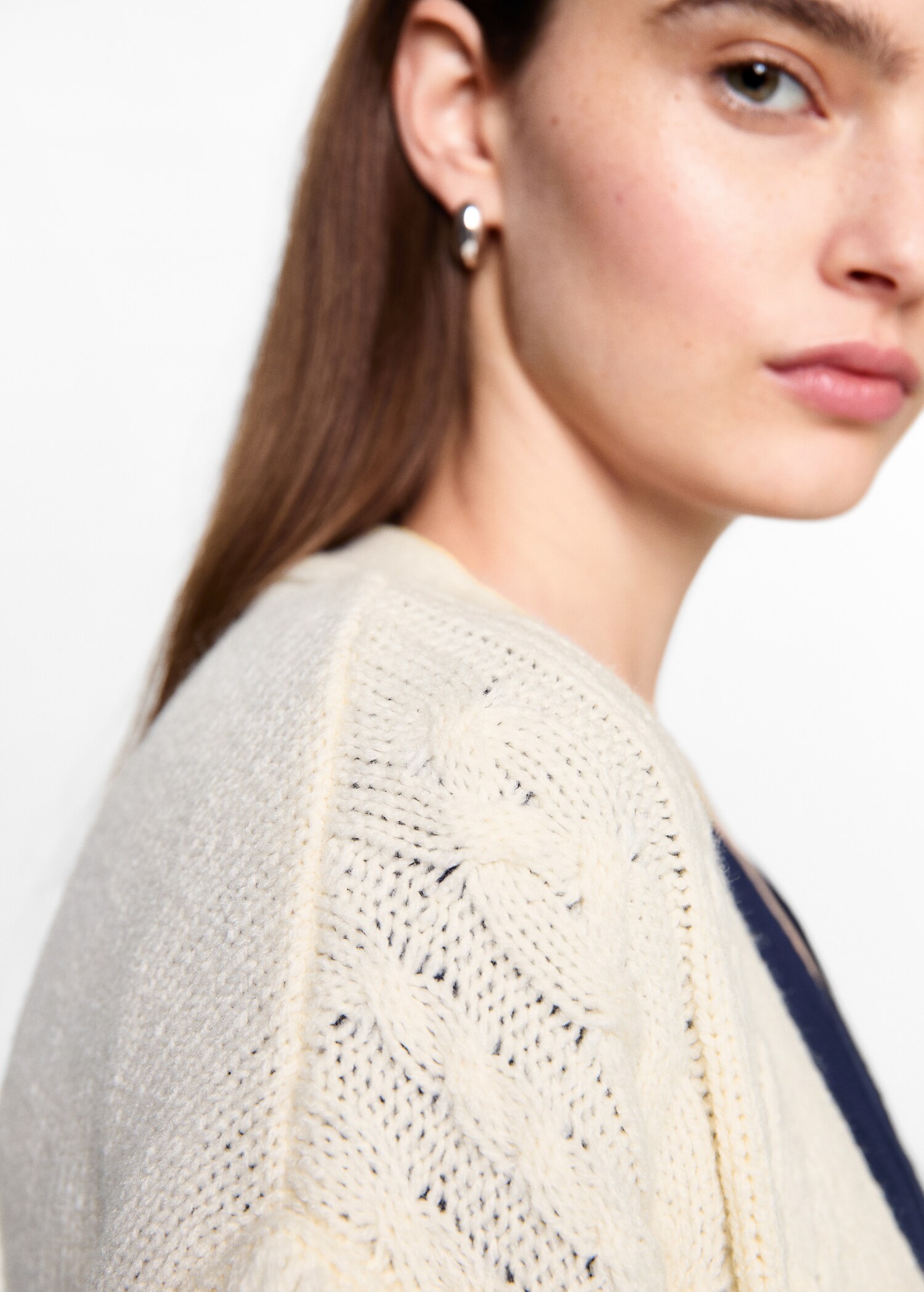 Cable knit cardigan with fringes - Details of the article 6