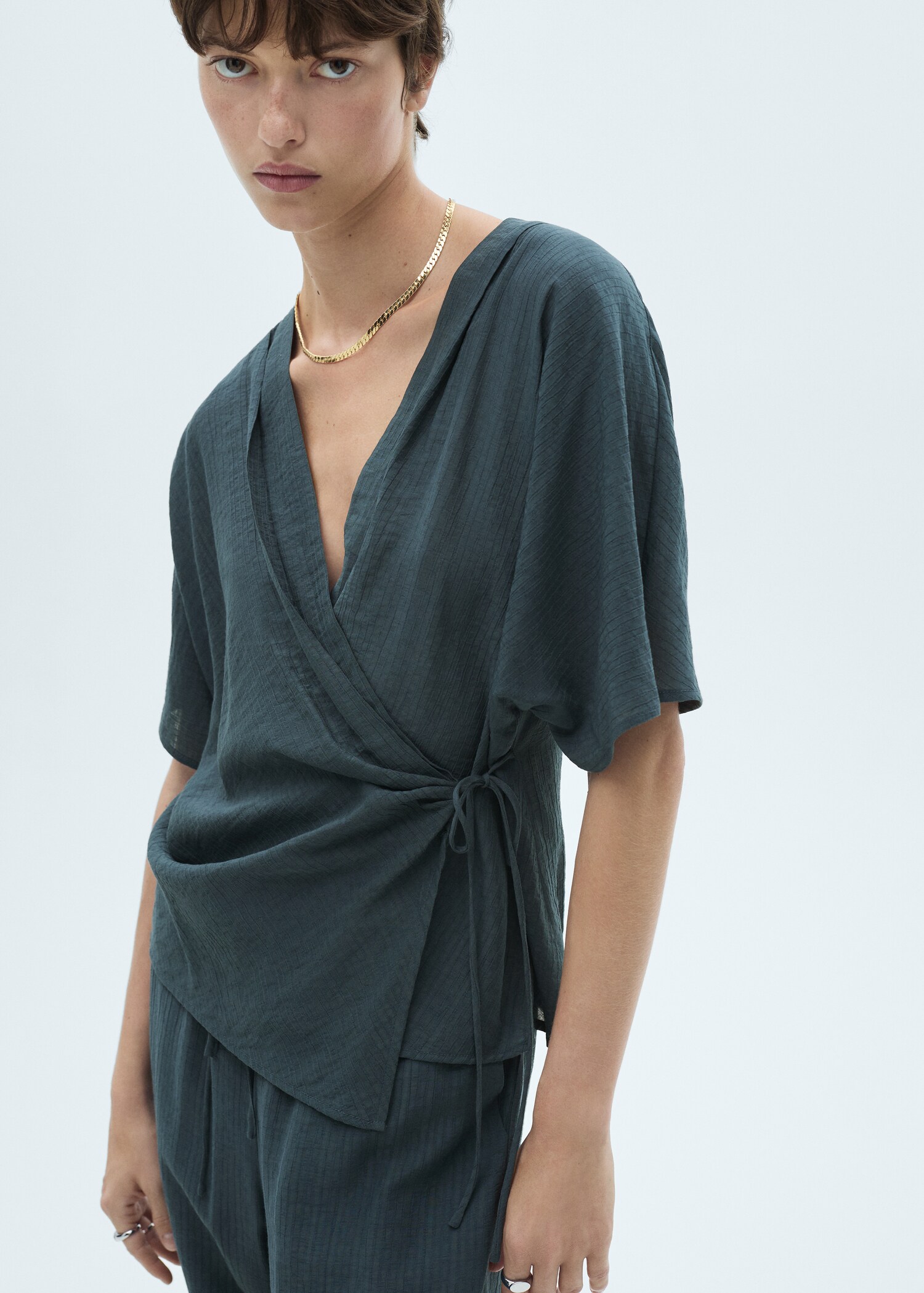 Wrap blouse with knot detail - Medium plane