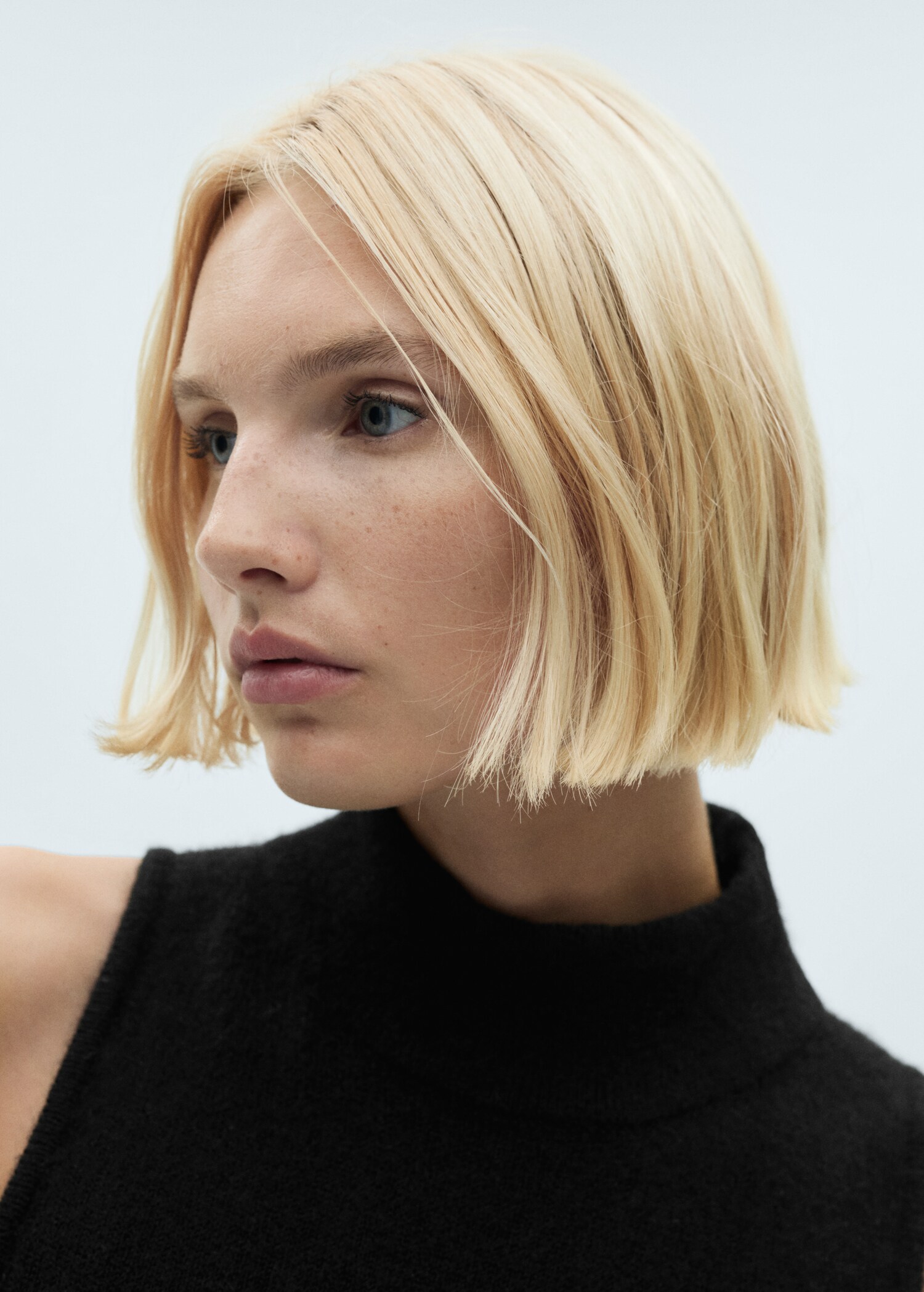 Open-back knitted dress - Details of the article 1