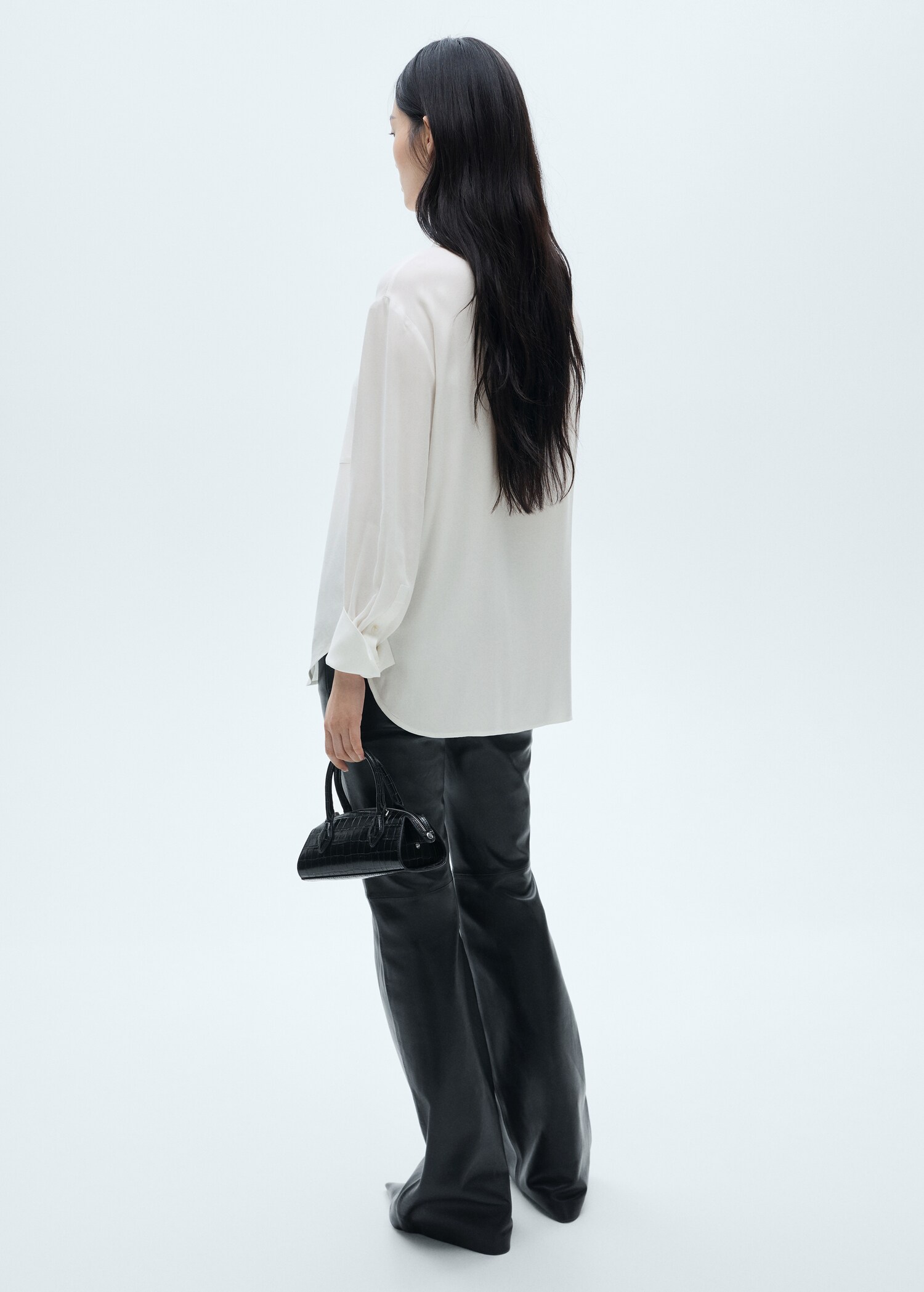 Buttoned flowy shirt - Reverse of the article