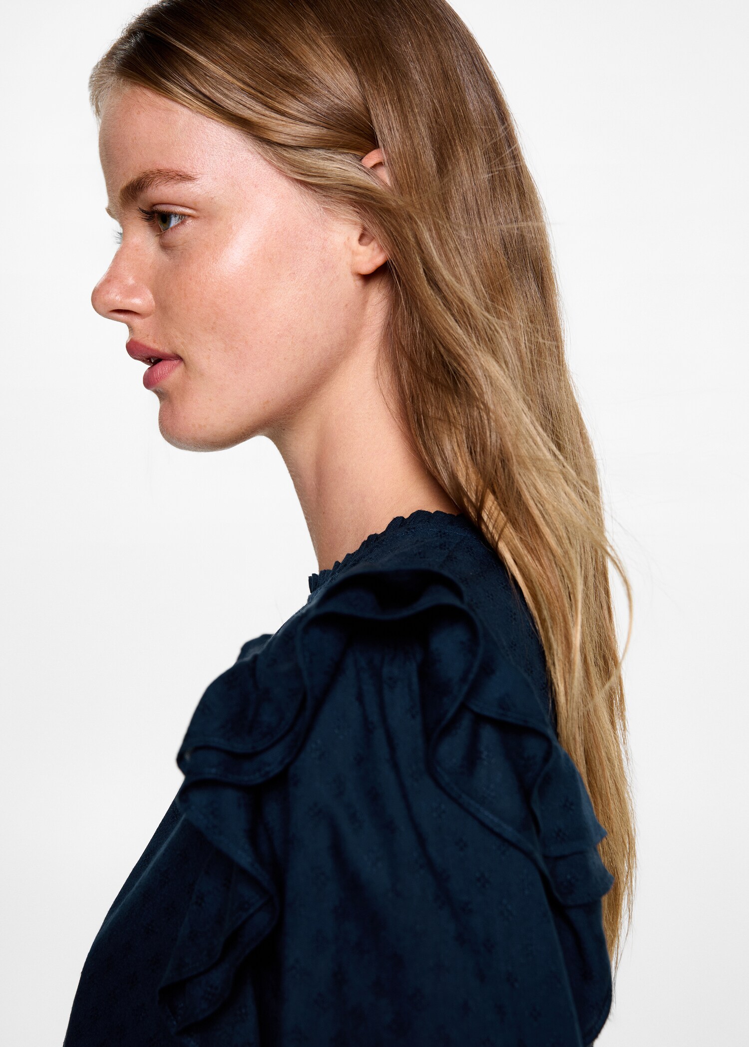 Bluse mit bestickten Volants - Detail des Artikels 1