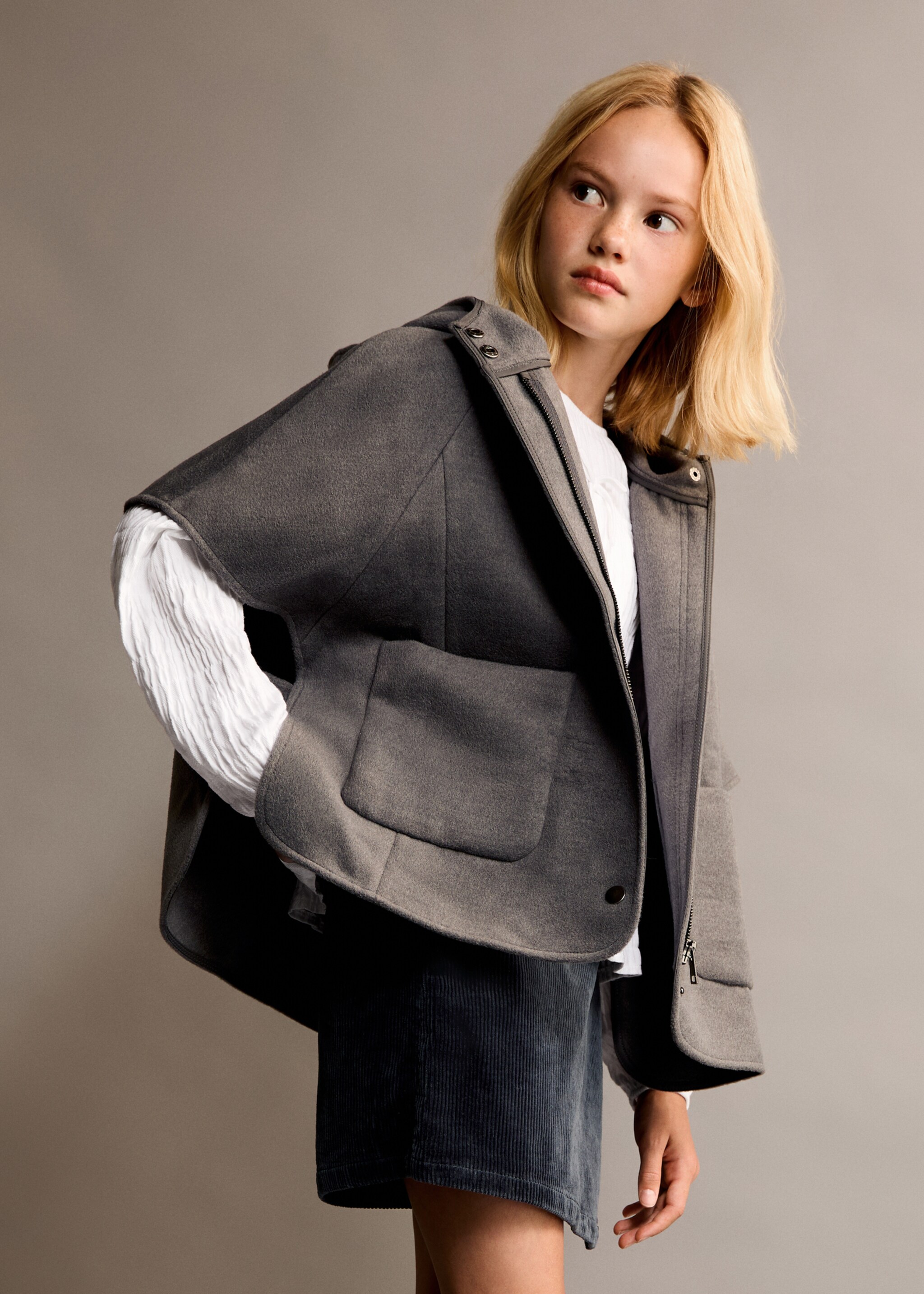 Veste style cape boutons - Plan moyen