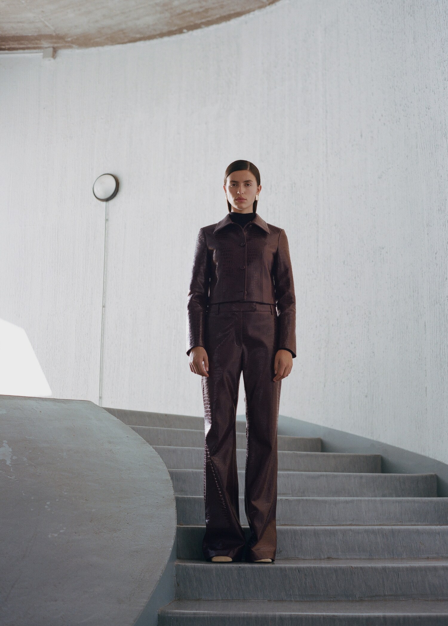 Crocodrile-effect cropped jacket - Details of the article 7