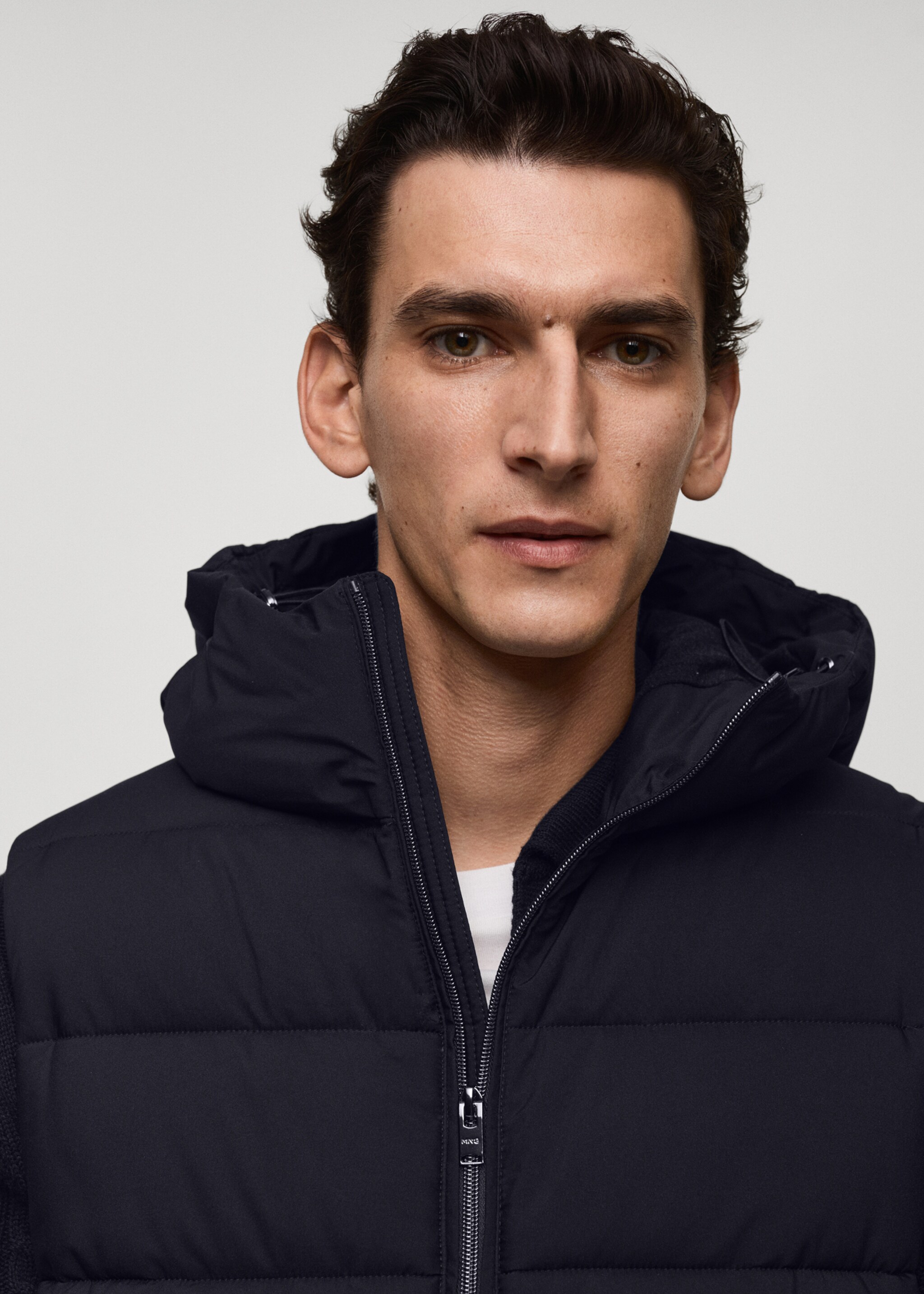 Water-repellent quilted gilet - Details of the article 1