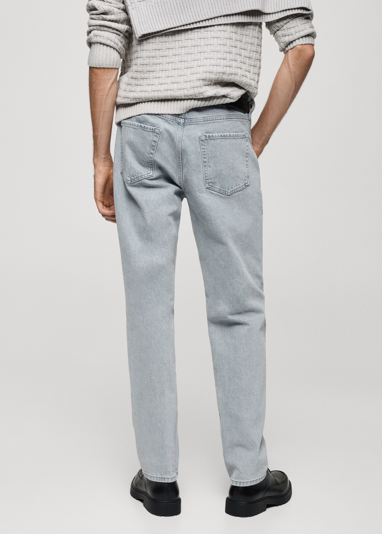Regular-Fit-Jeans mit heller Waschung - Rückseite des Artikels