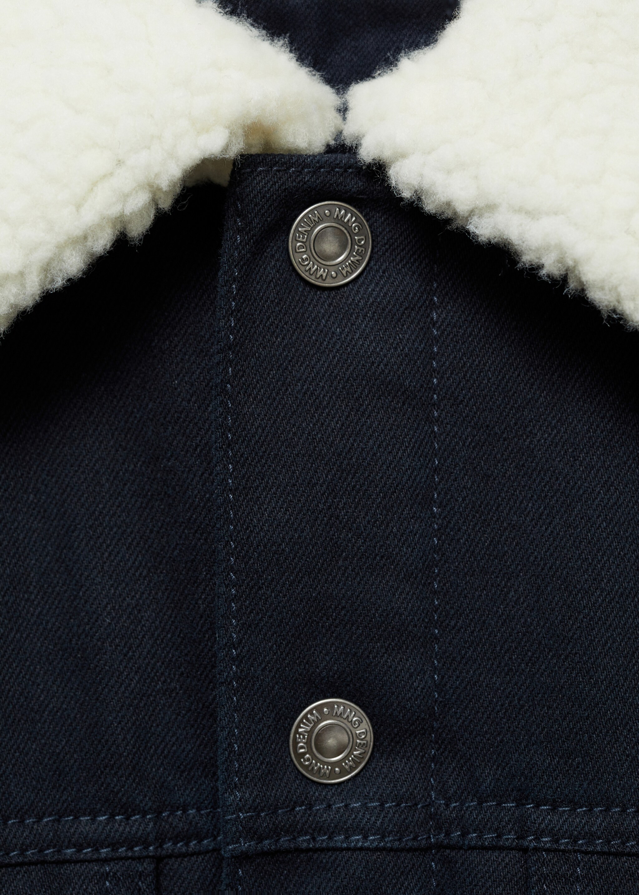 Blouson en jean col imitation mouton retourné - Détail de l'article 8
