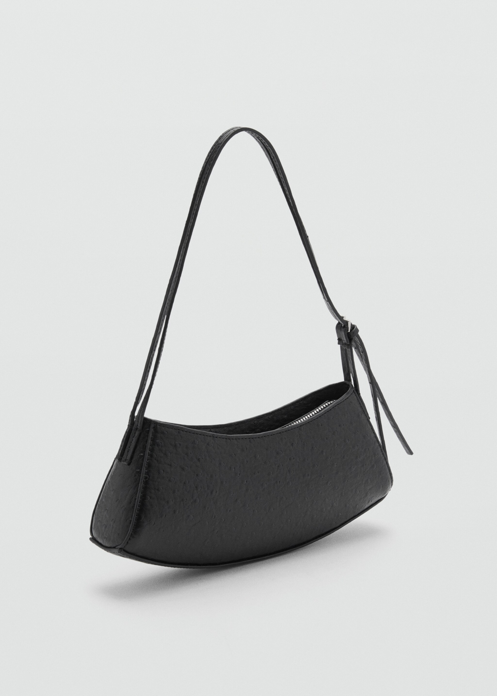 Bolso ovalado textura - Plano medio