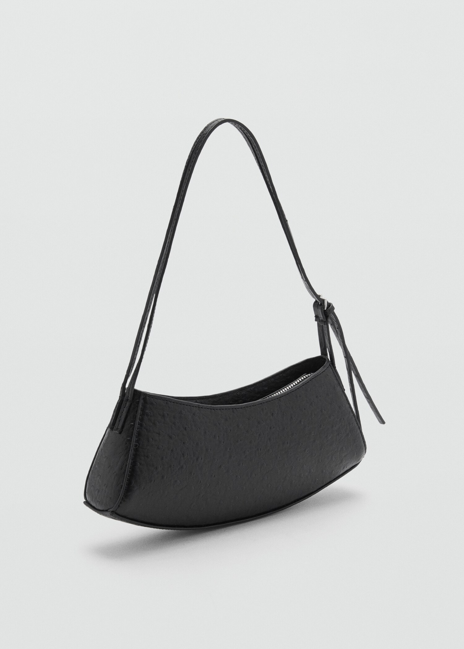 Bolso ovalado textura - Plano medio