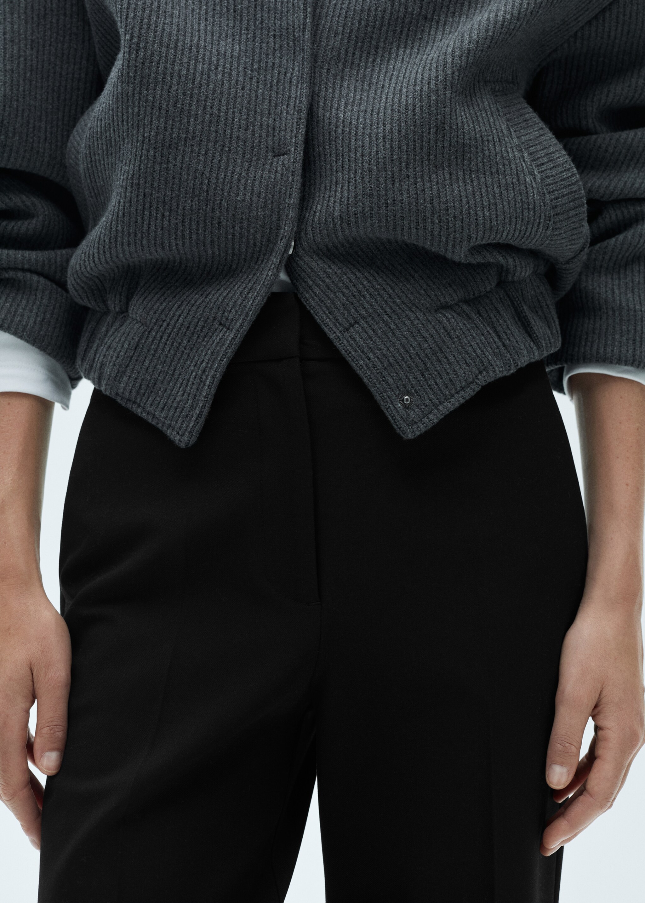 Flowy straight-fit trousers - Details of the article 6