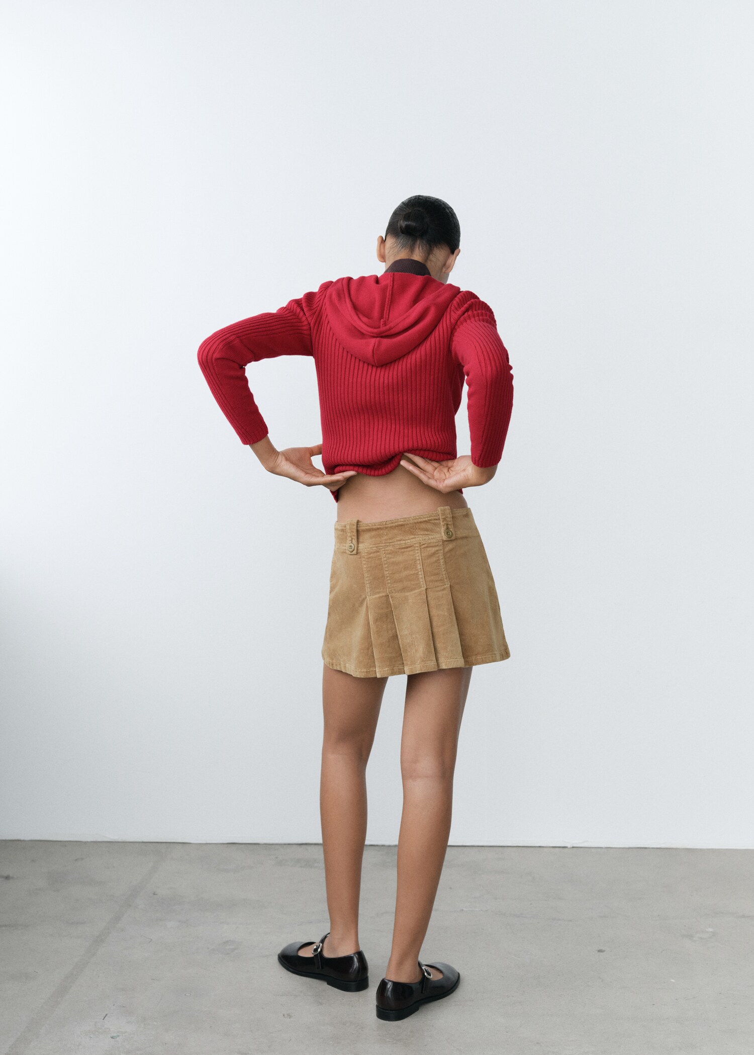 Corduroy pleated mini-skirt - Reverse of the article