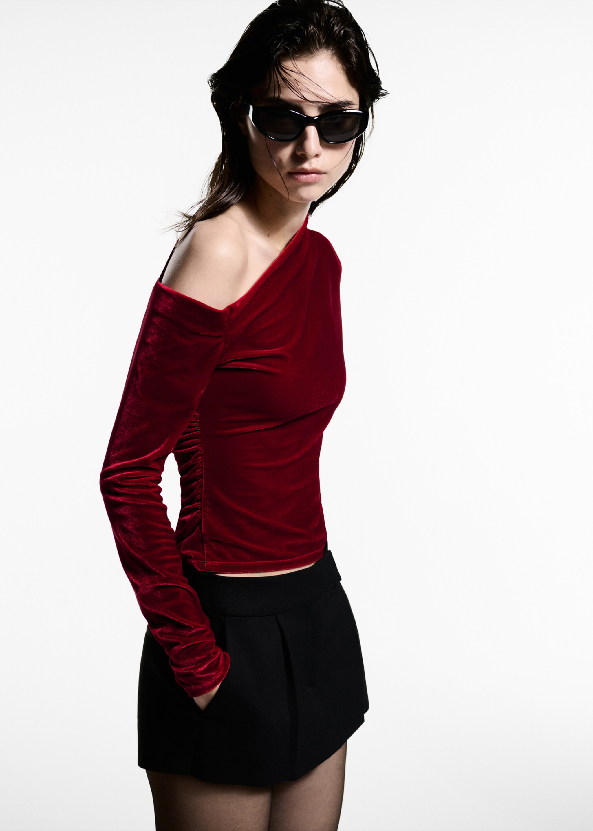 Top velours asymétrique - Plan moyen