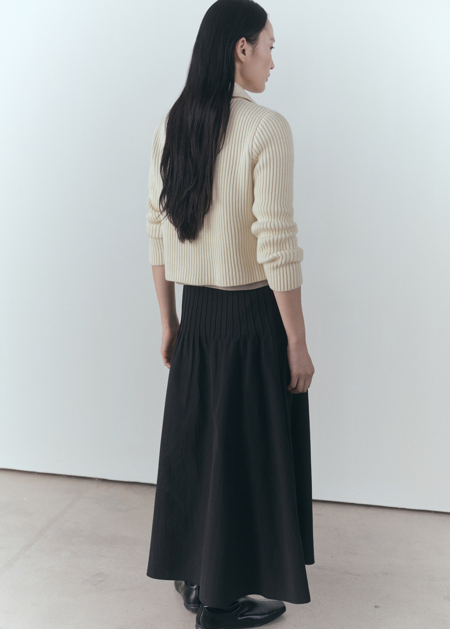 Ribbed jacket with buttons - Reverse of the article