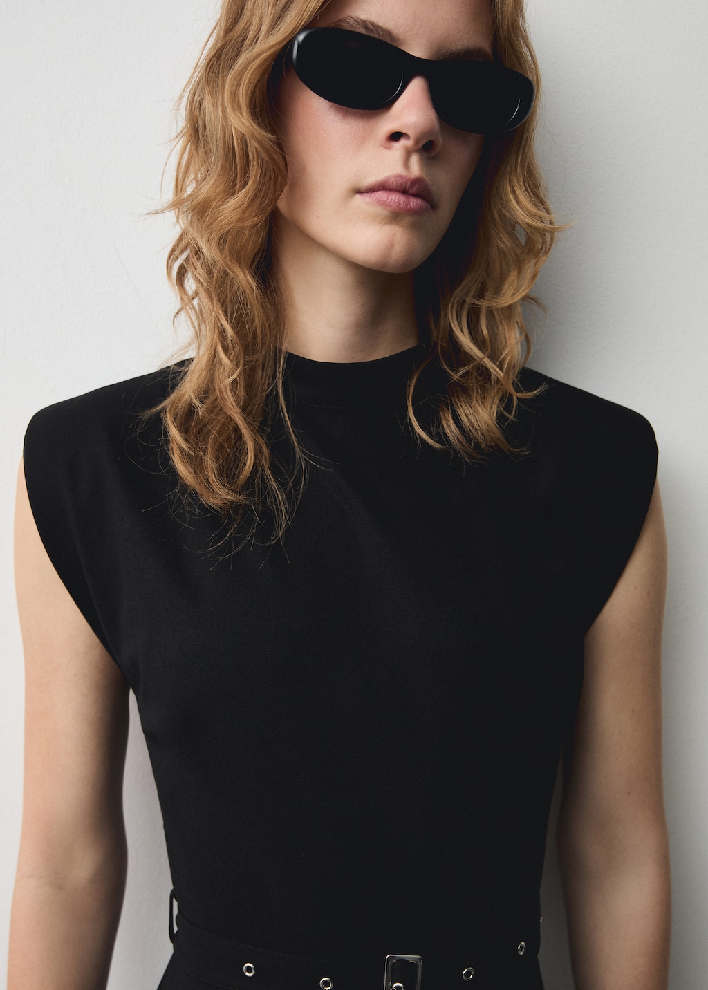 Asymmetrical dress with belt - image 4