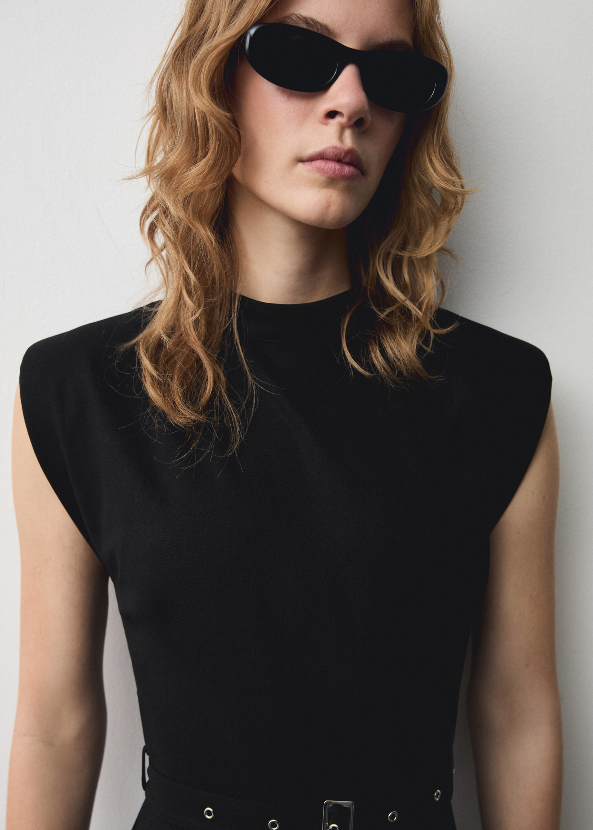 Asymmetrical dress with belt - Details of the article 1