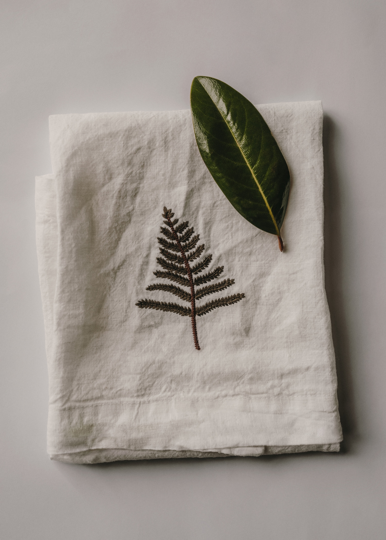 Linen Kitchen Towel with Tree Detail - Details of the article 6