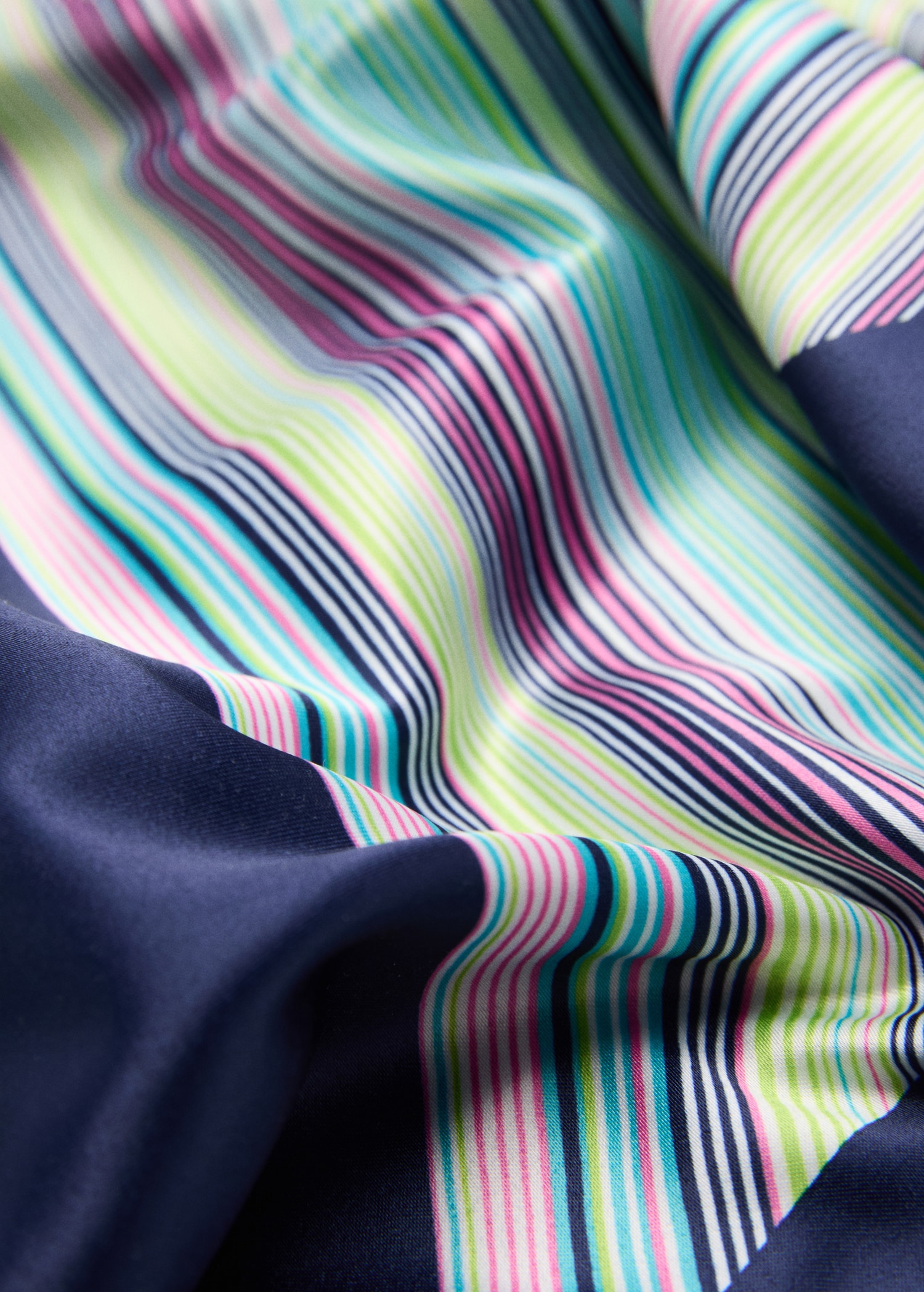 Printed satin scarf - Details of the article 1