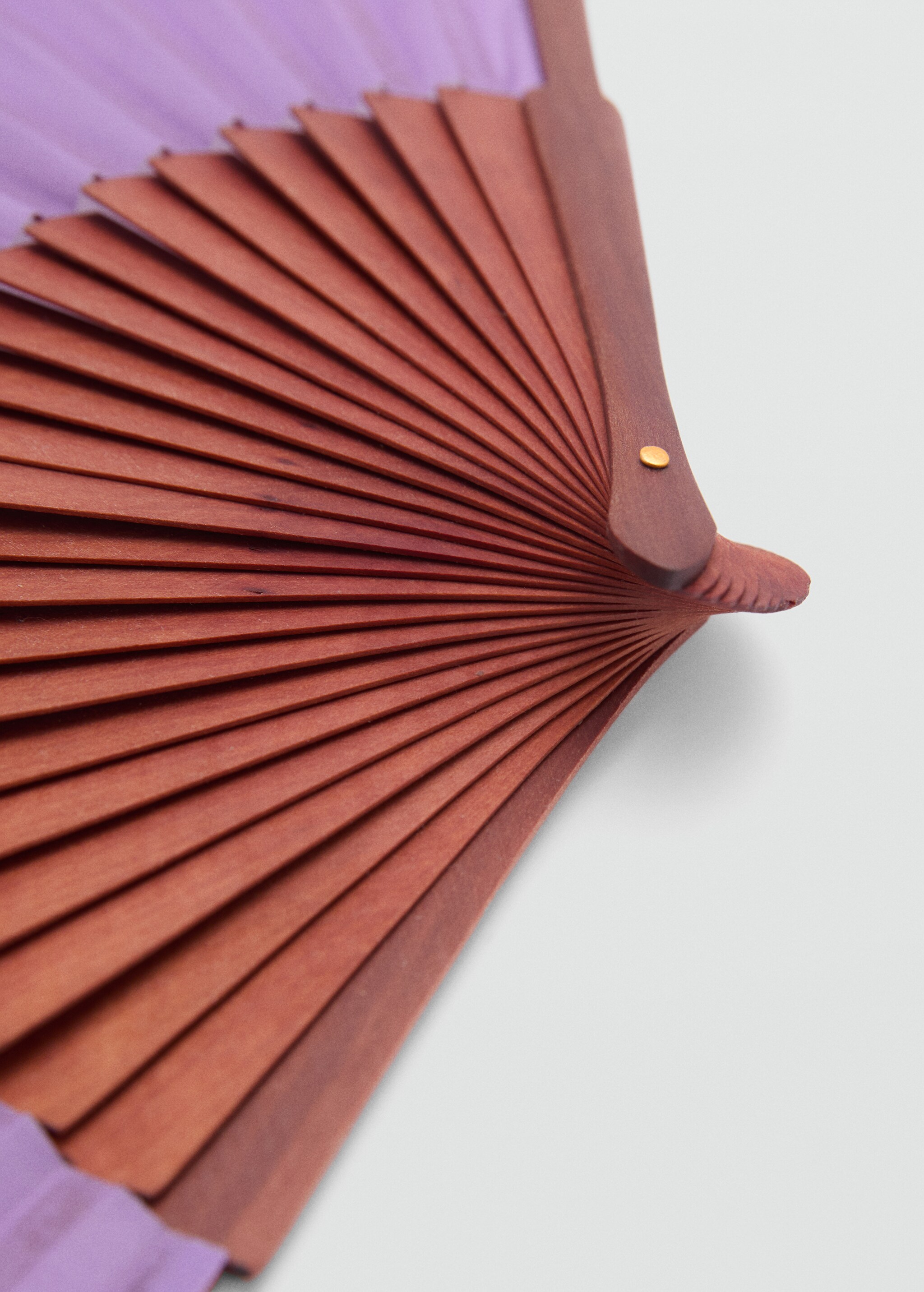 Wooden fan - Details of the article 1