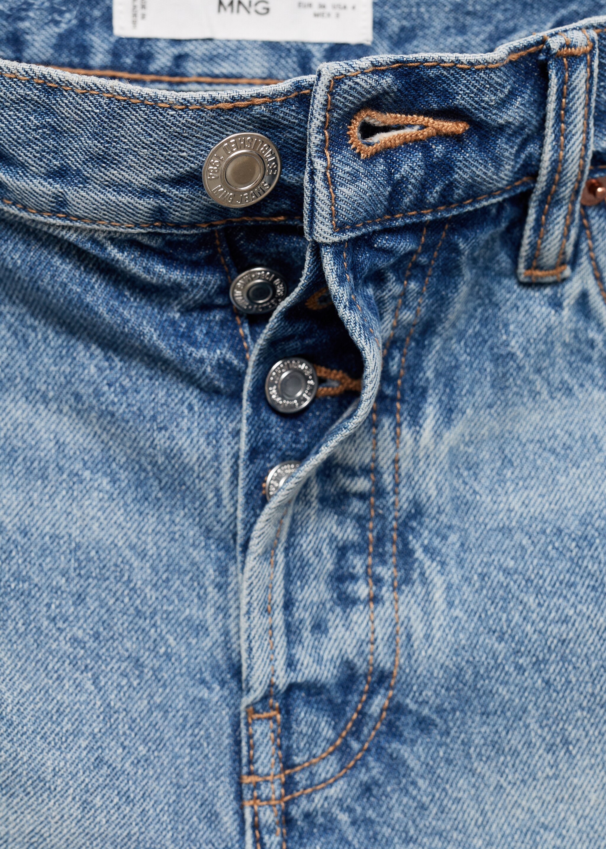Denim shorts with frayed hem - Details of the article 0