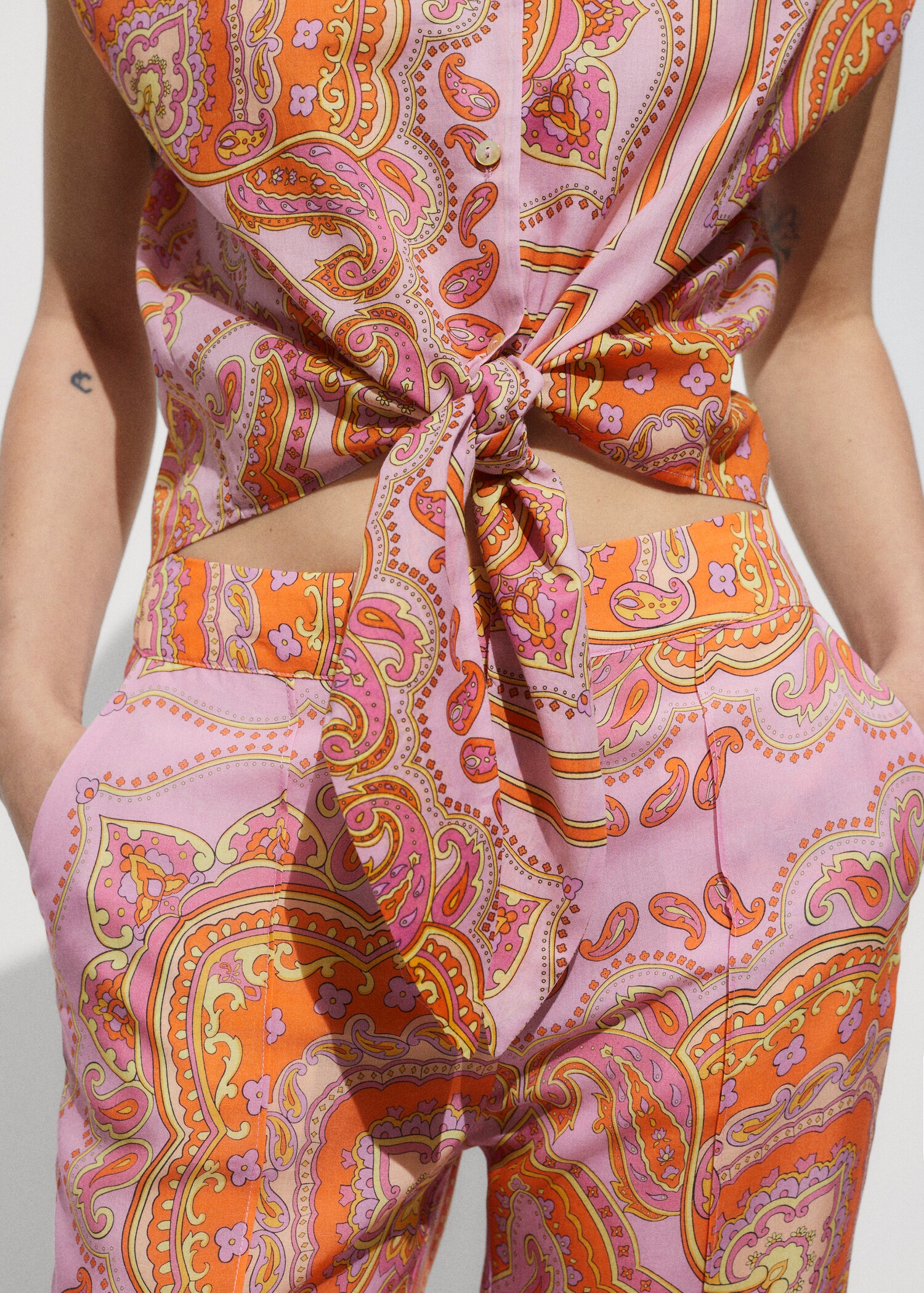 Printed lyocell trousers - Details of the article 6