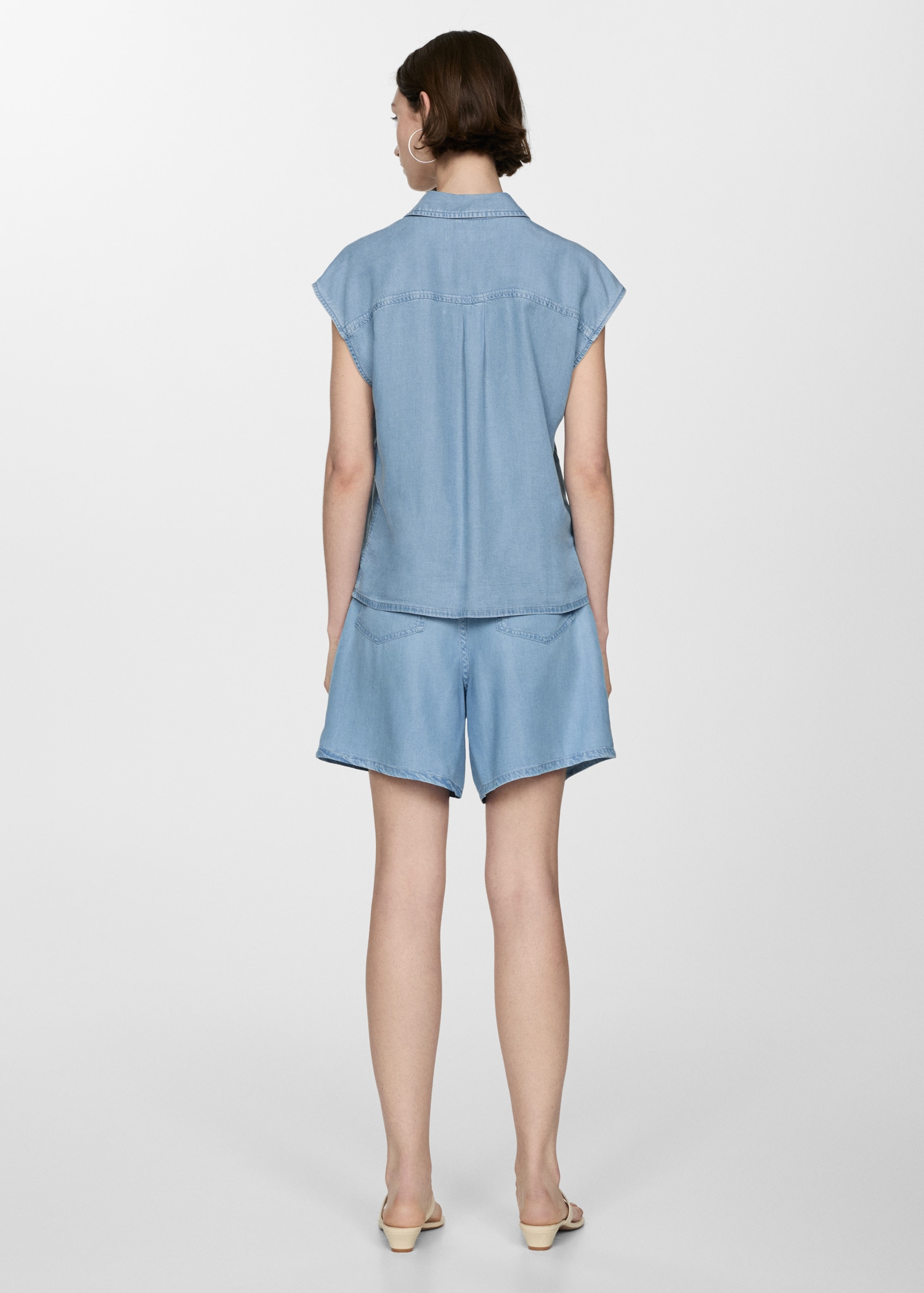 Lyocell sleeveless shirt - Reverse of the article