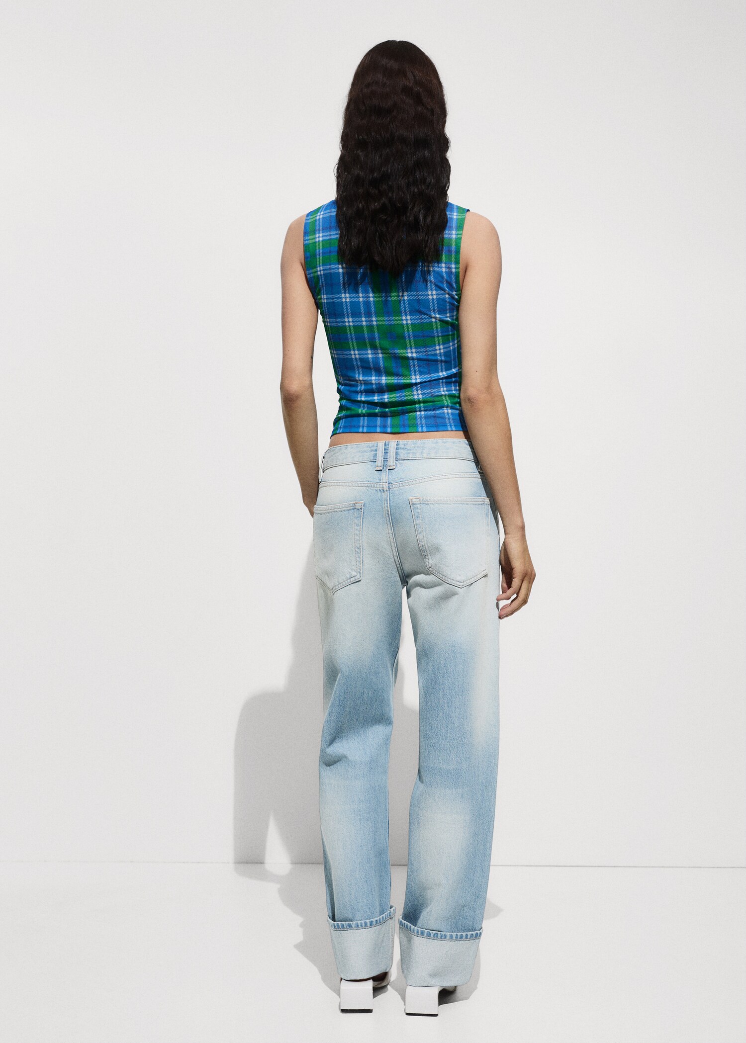 Turned-up straight jeans - Reverse of the article