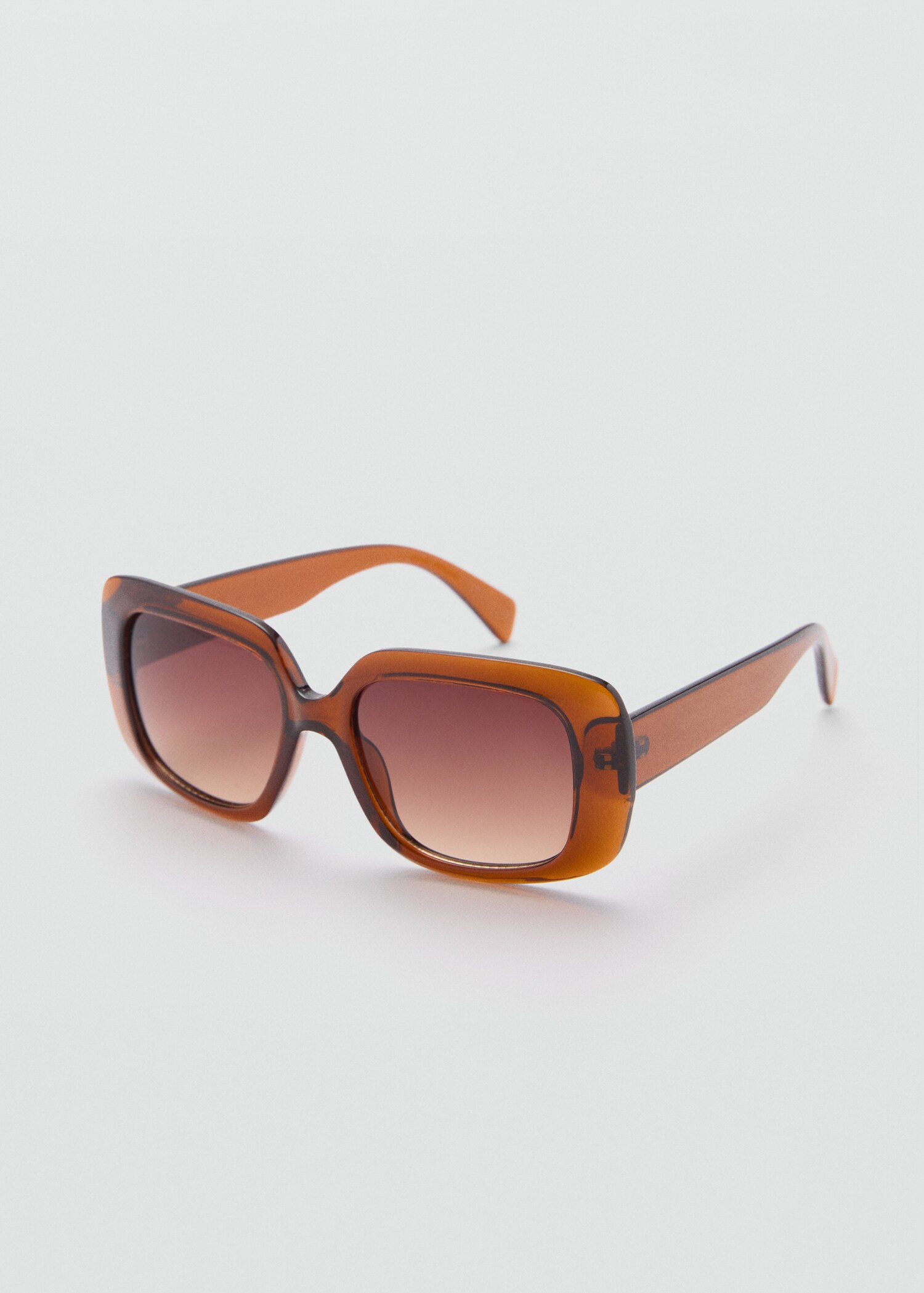 Lunettes de soleil carrées - Plan moyen