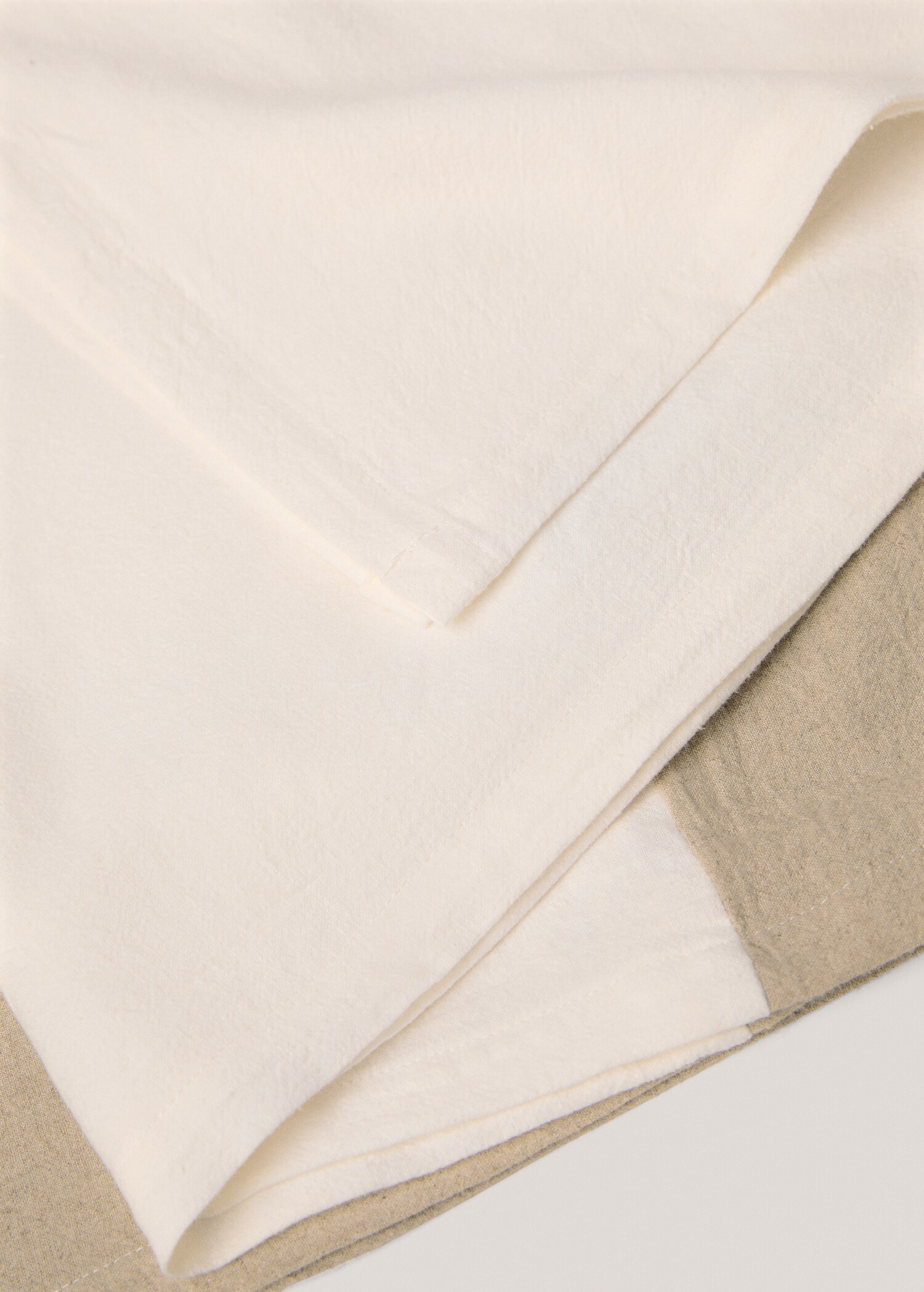 Cotton and linen bedspread - Details of the article 2
