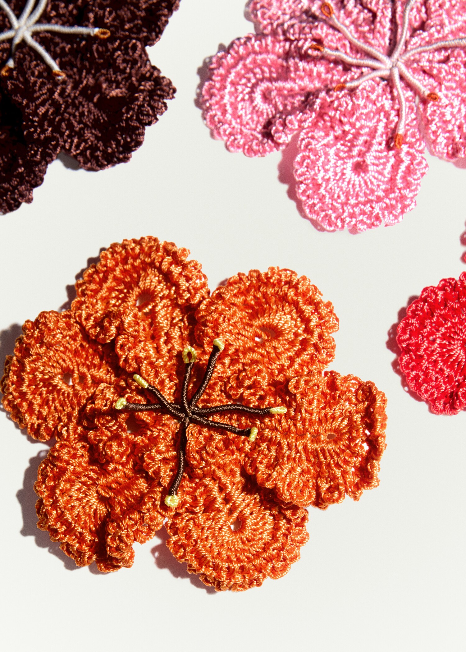 Crochet flower brooch - Details of the article 5