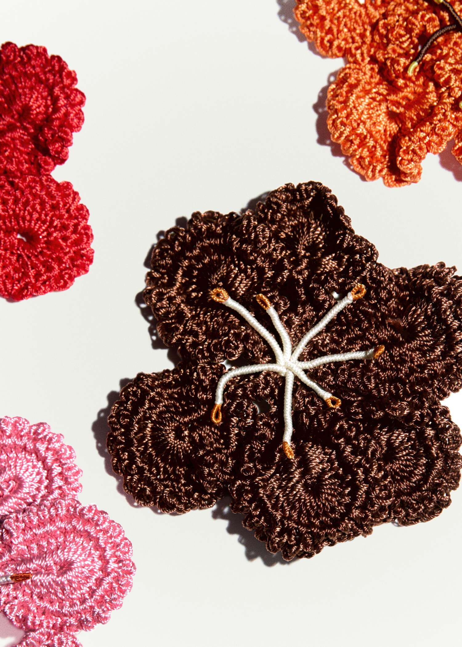 Crochet floral brooch - Details of the article 5