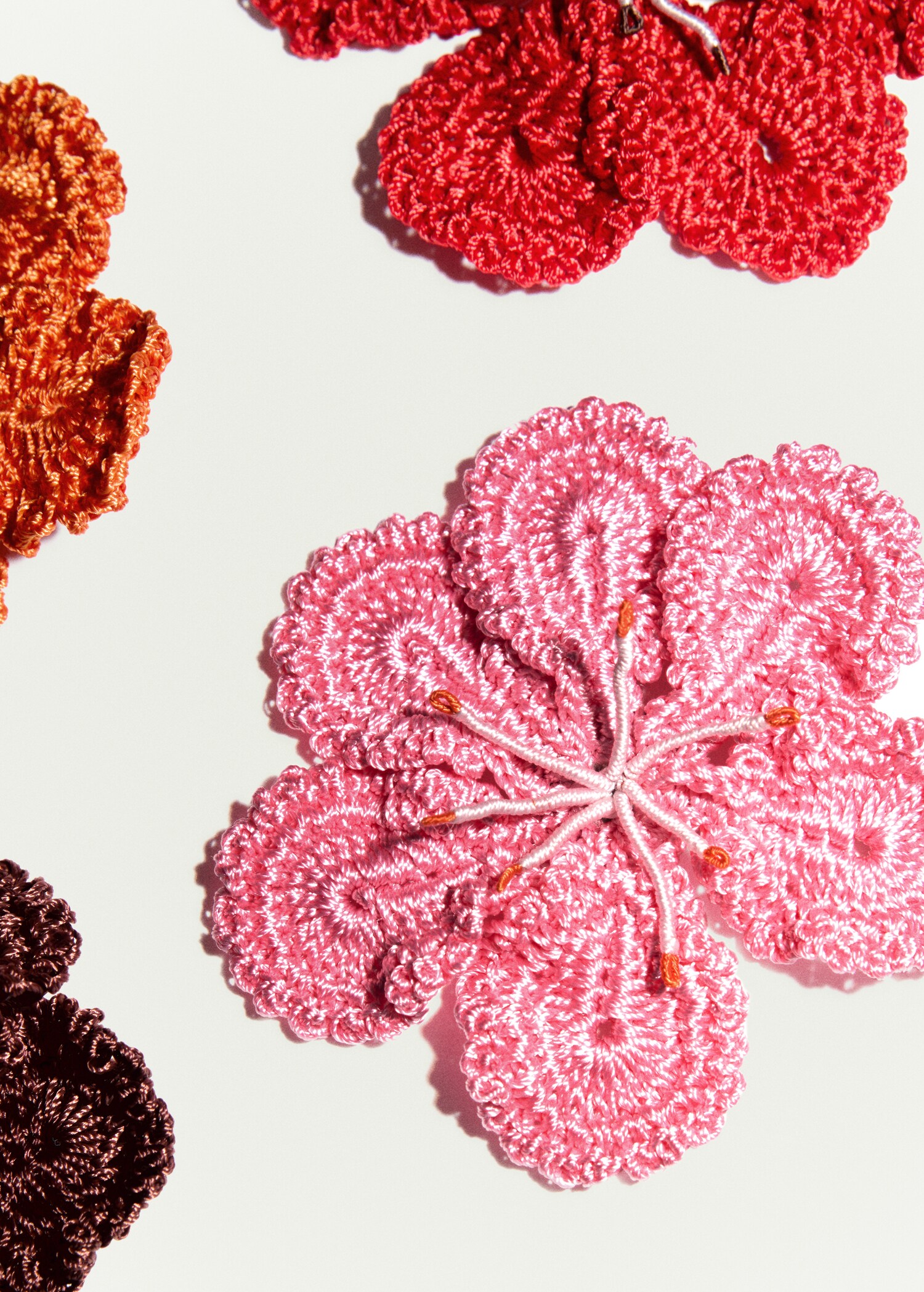 Crochet flower brooch - Details of the article 5